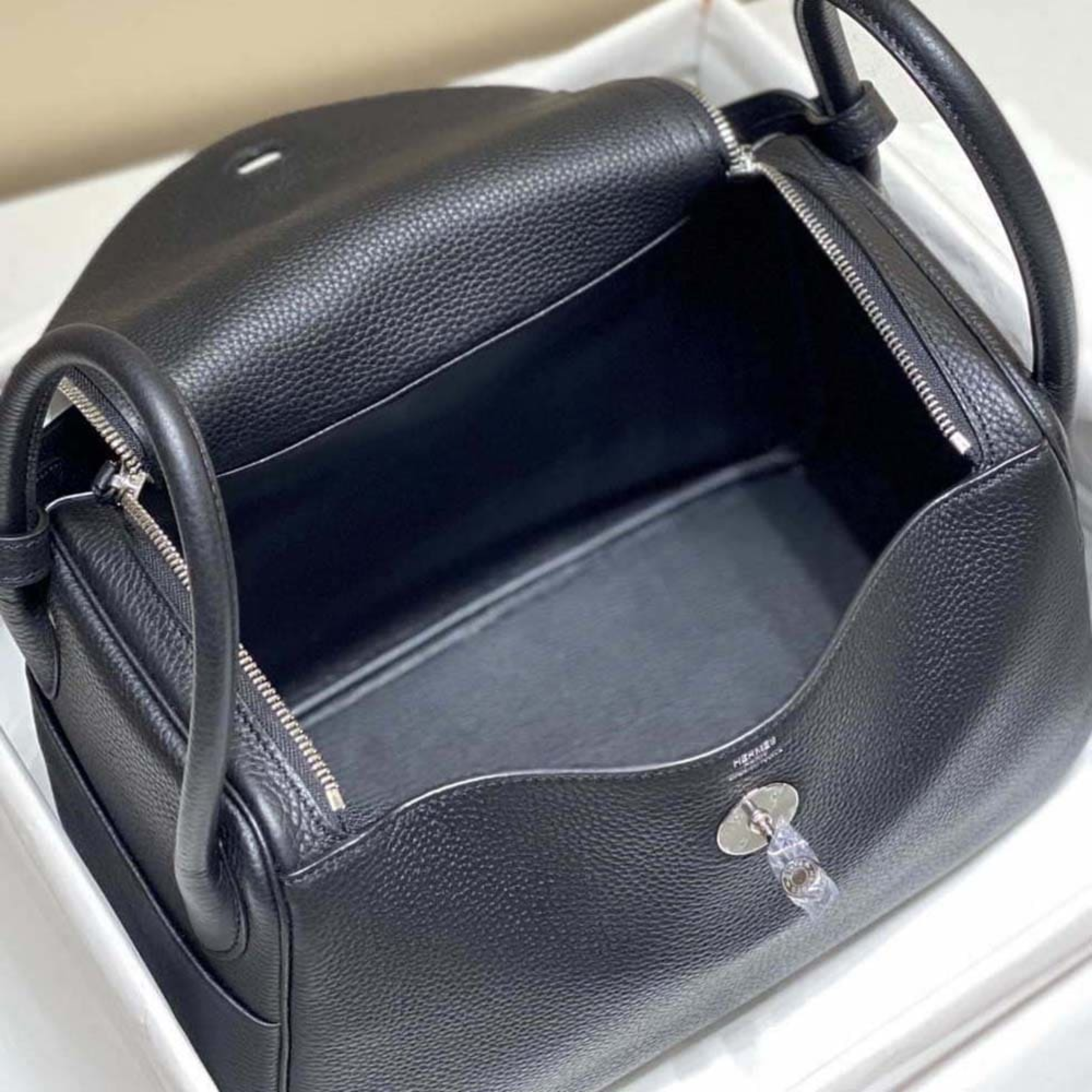 Hermes Women Lindy 26cm Clemence Leather-Black