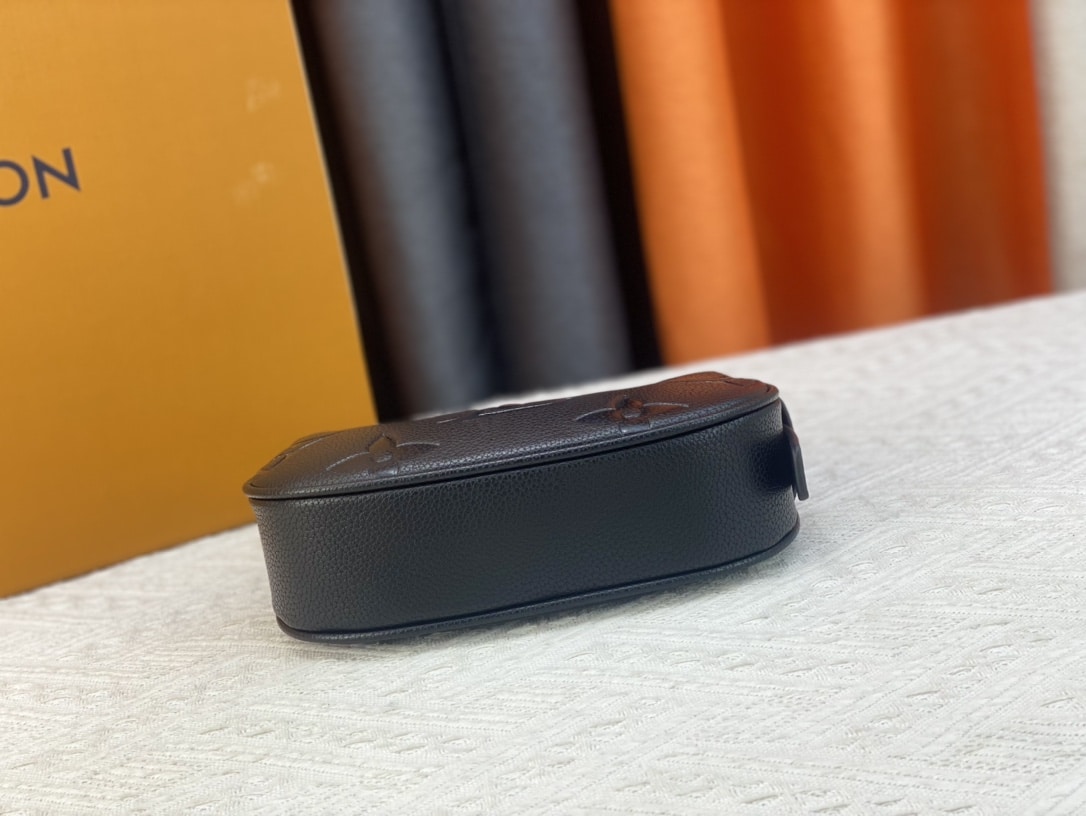 Louis Vuitton Mini Moon Black 20Cm M82391
