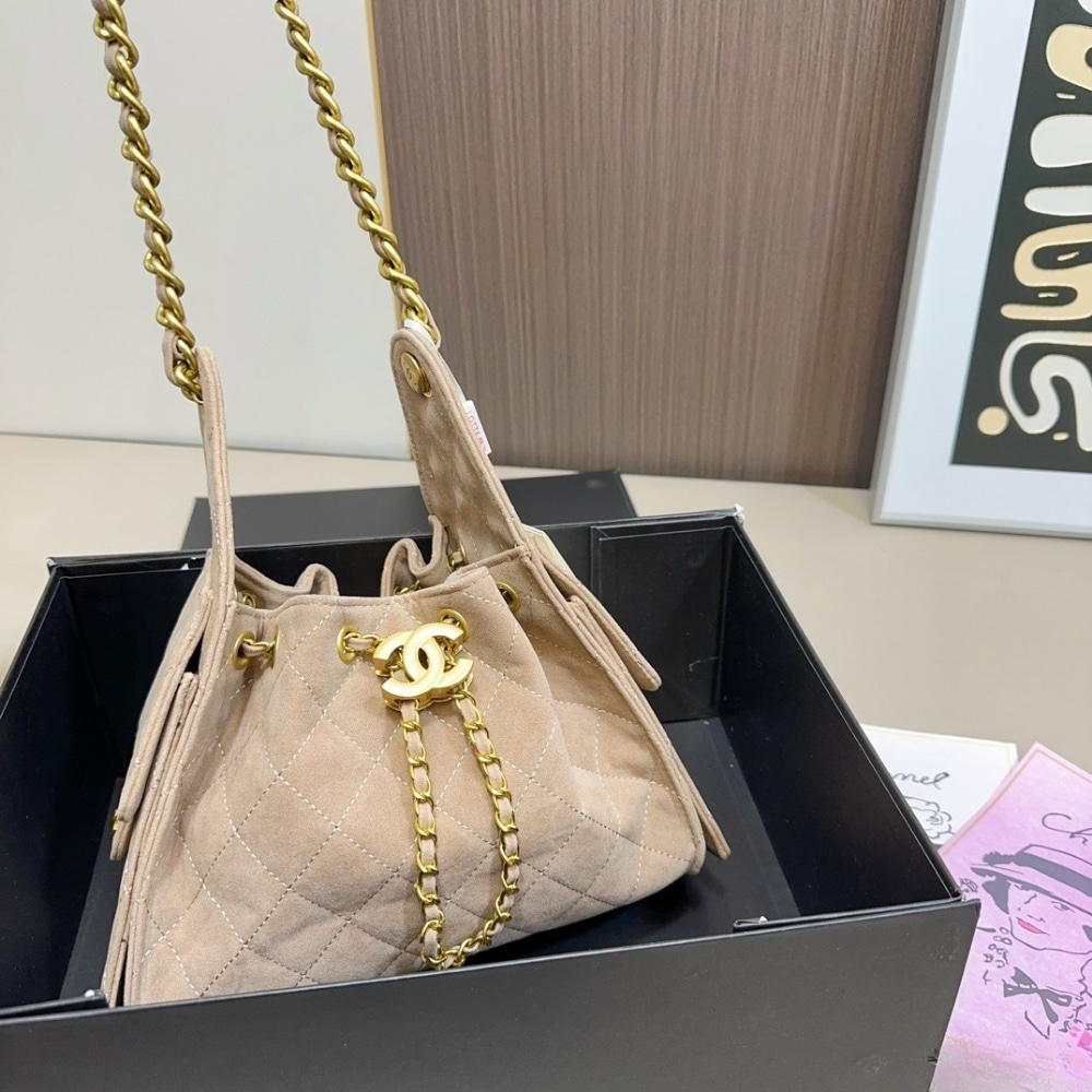 Chanel 25 Small Handbag Suede And Gold Tone Metal Light Grey 26Cm