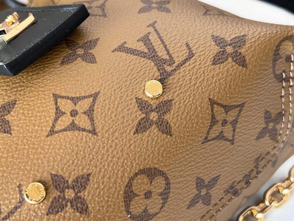 Louis Vuitton Atlantis BB in Gold 17cm/6.7in