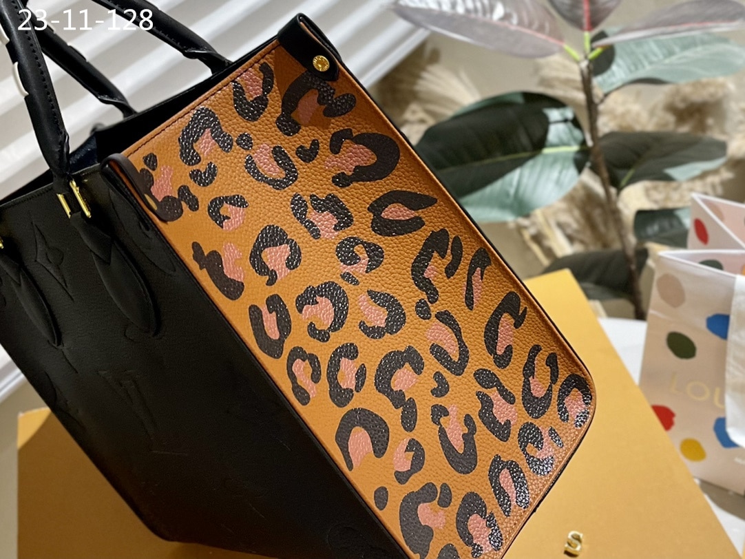 Louis Vuitton Wild At Heart OnTheGo MM M58522 Black 35Cm