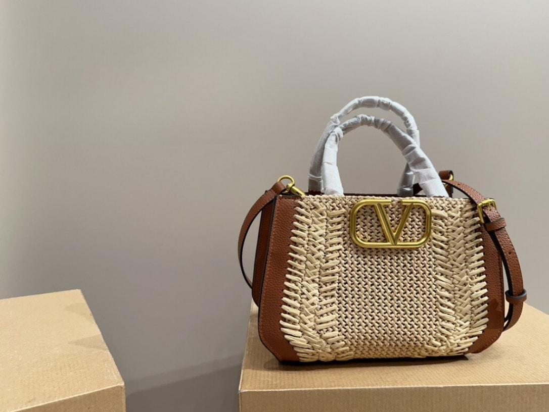 Valentino Garavani VLogo Signature Handbag With Raffia Embroidery 22Cm