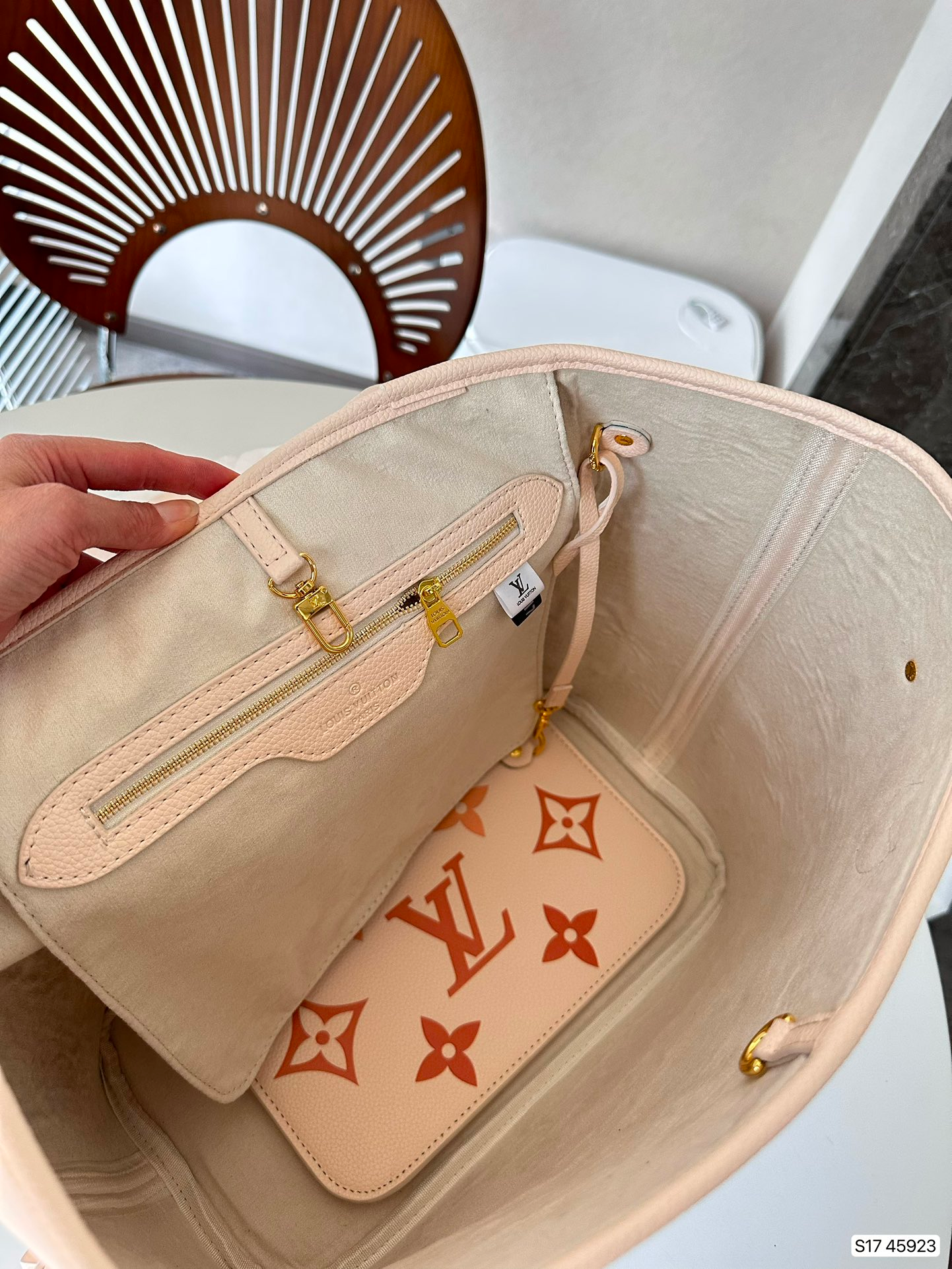 Louis Vuitton Neverfull MM Bag ‘Beige Clair’ 31Cm M46516