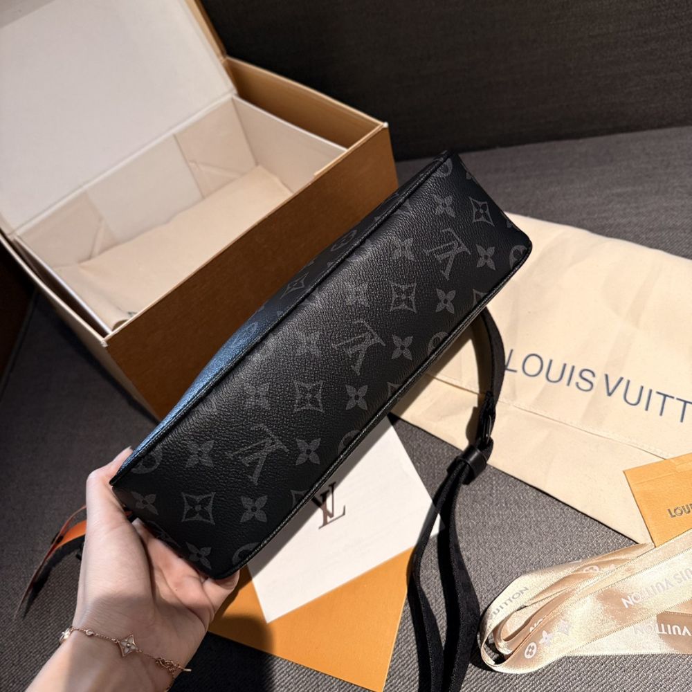 Louis Vuitton Pochette Accessoire Bag Black 24Cm