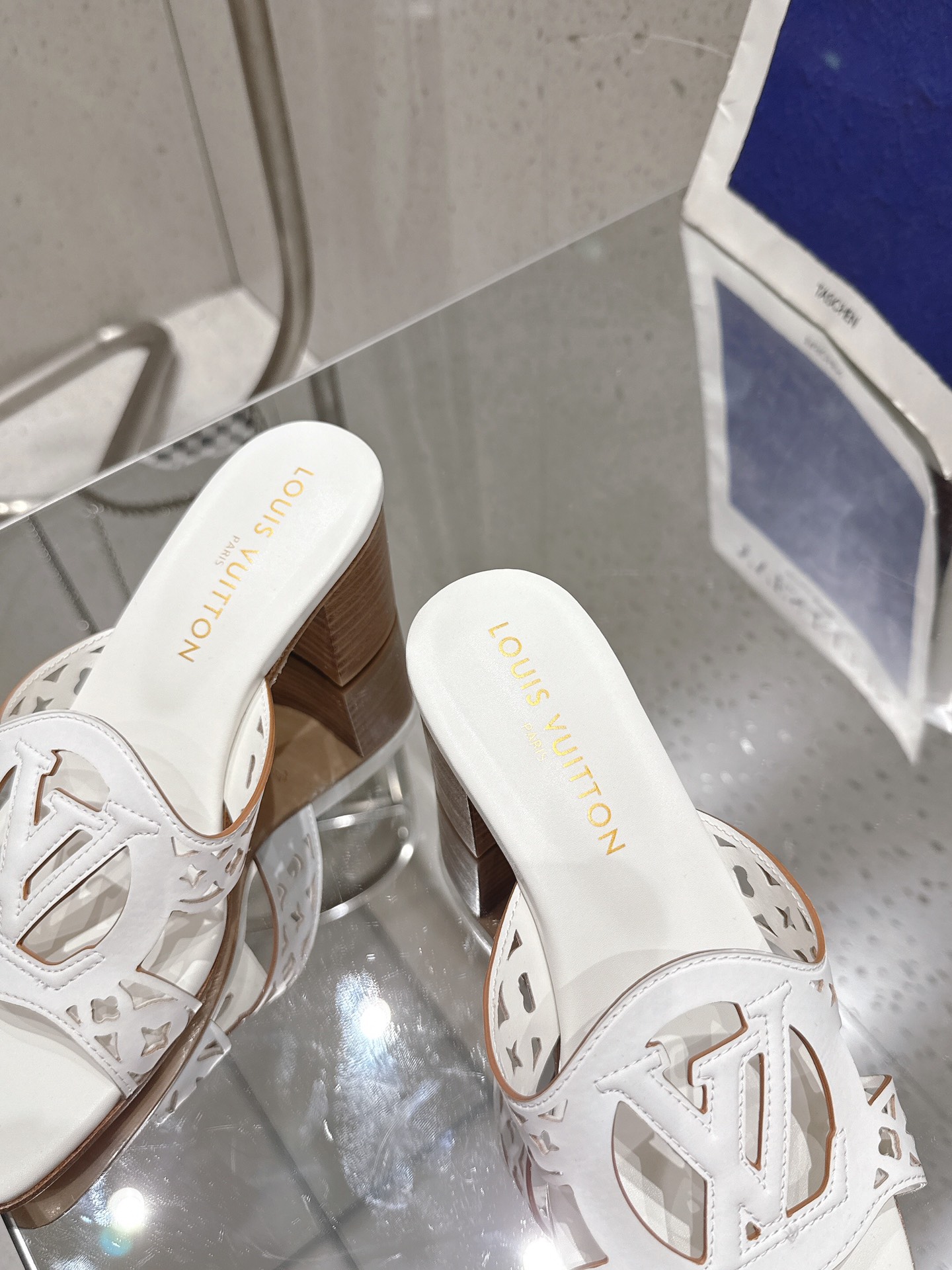 Louis Vuitton LV Isola Flat Mule White Women – 5.5cm Heel / 2.17in