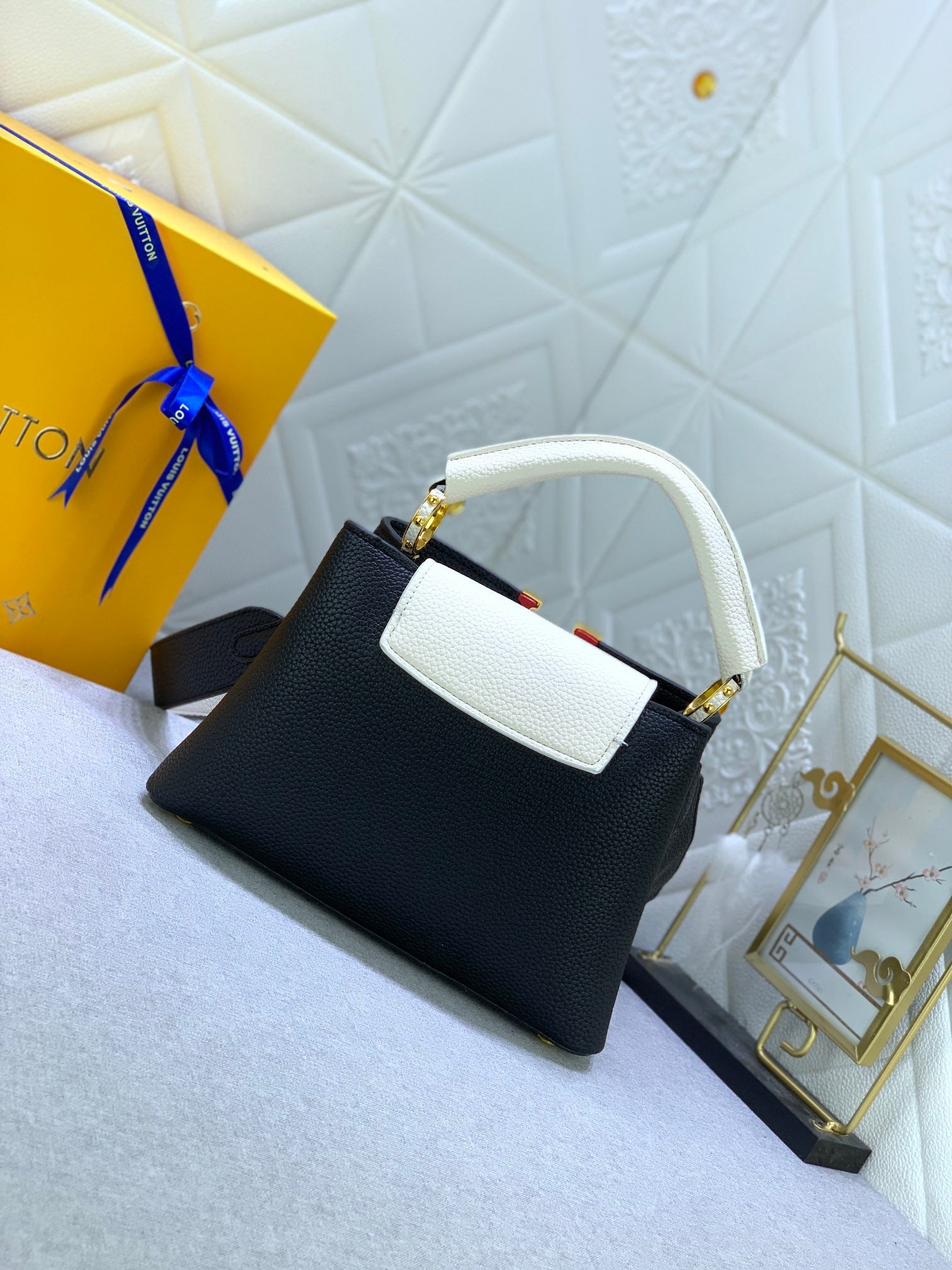 Louis Vuitton Capucines Bb Black Greige 27Cm