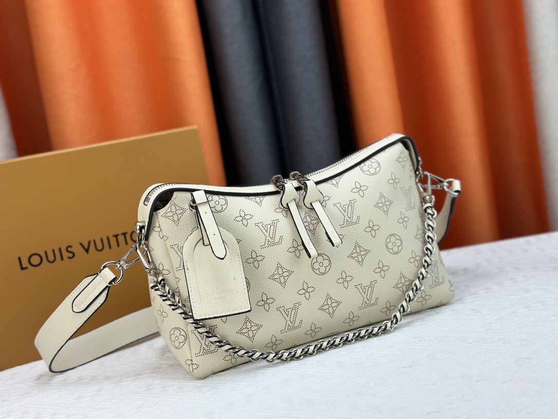 Louis Vuitton Hand It All Pm Creme 29Cm M24114