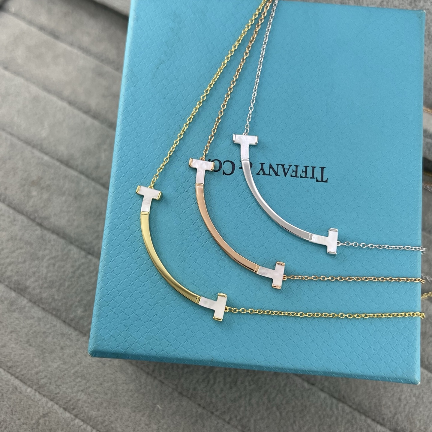 White Mother-of-Pearl Smile Pendant Necklace