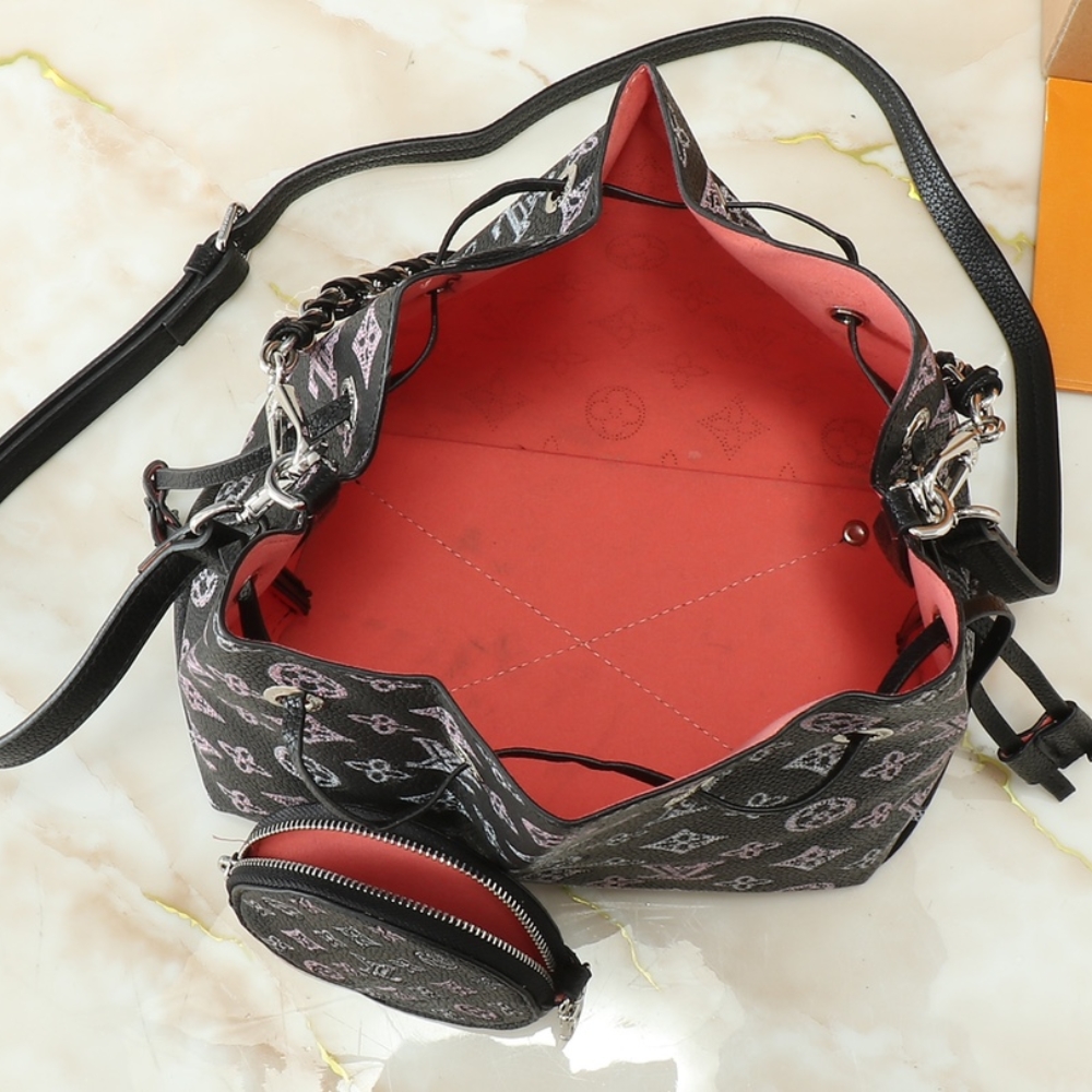 Louis Vuitton Bella Black /Amp Pink 22Cm