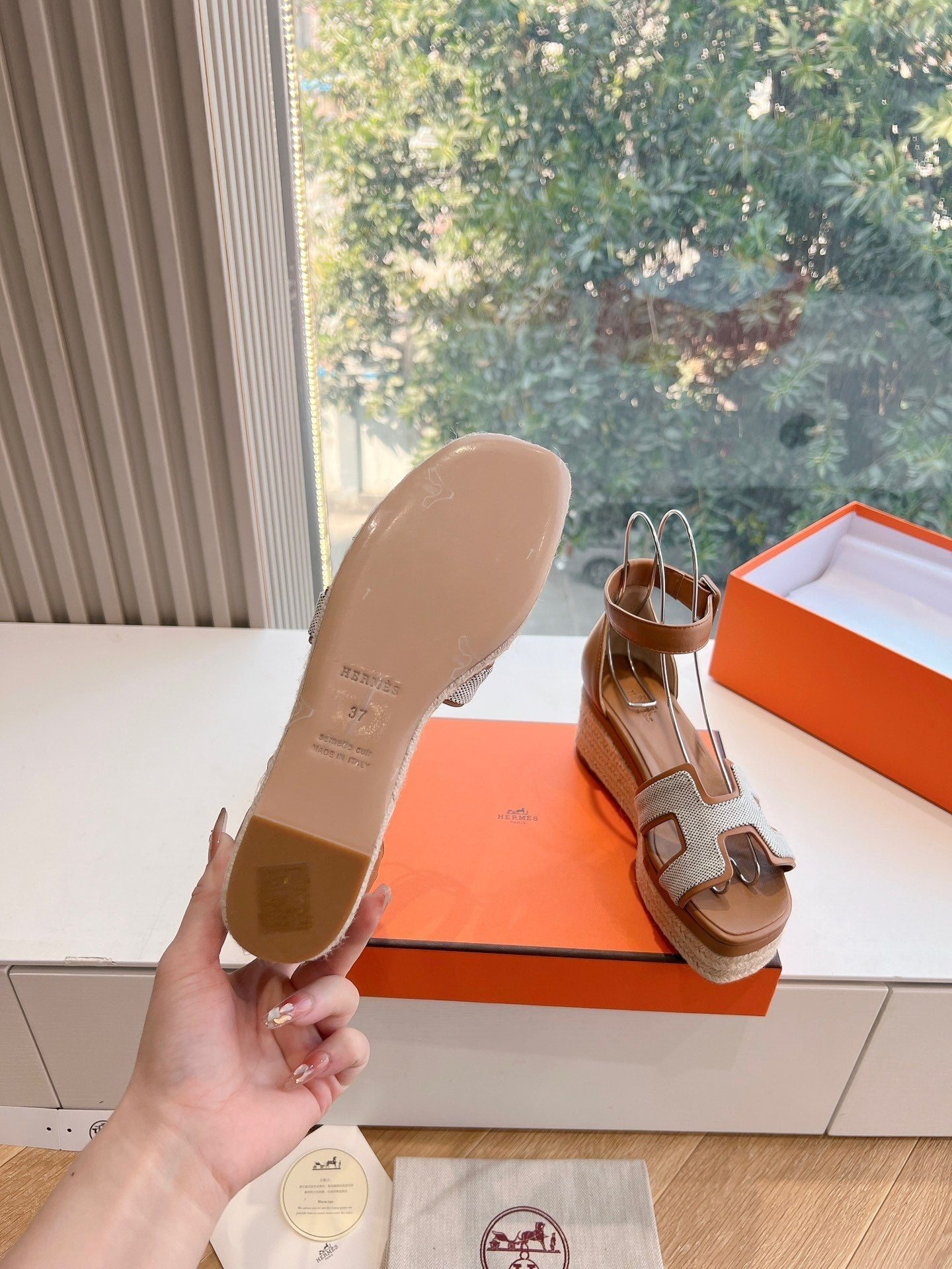 Hermès Elda Espadrille in White Fabric and Bronze Brown Calfskin