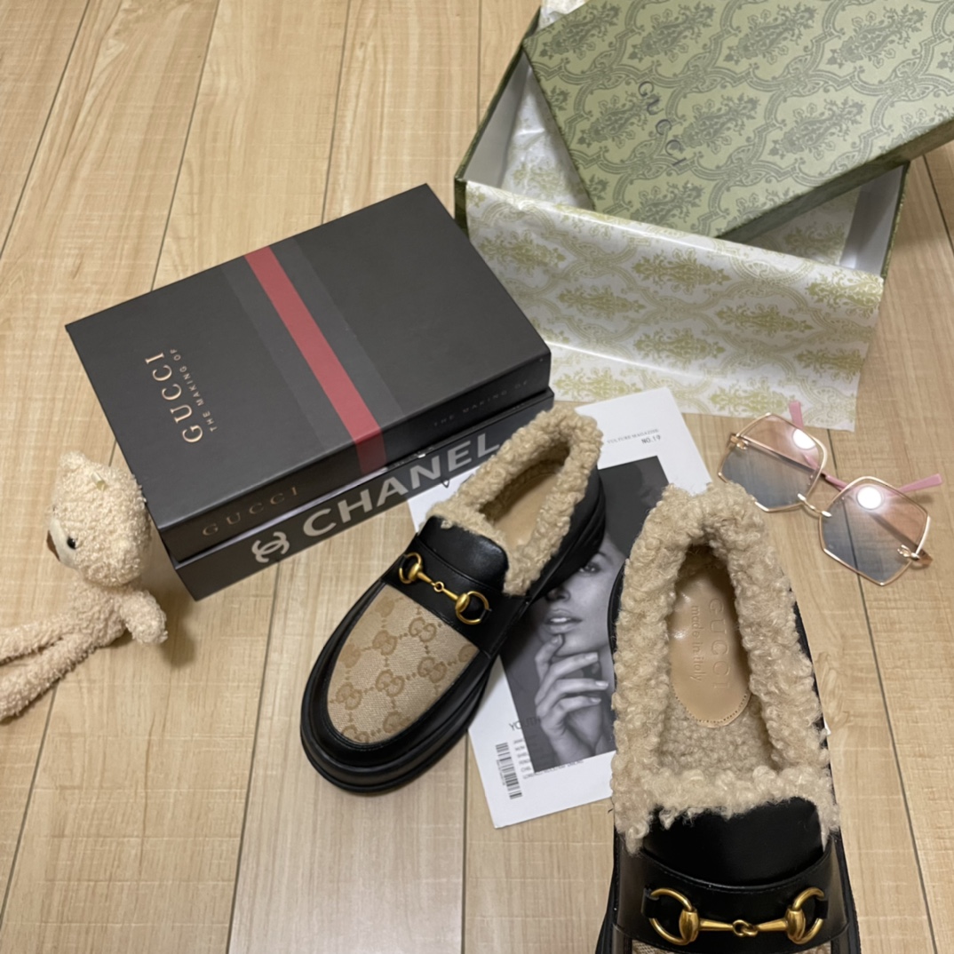 Gucci Fleece Collar Loafers Gg Beige And Black Leather