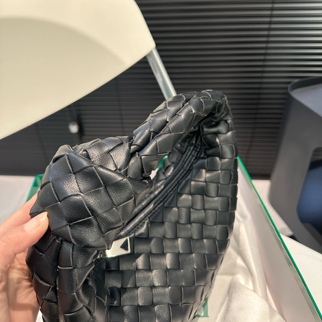 Bottega Veneta Jodie Leather Handle Bag Black 27Cm