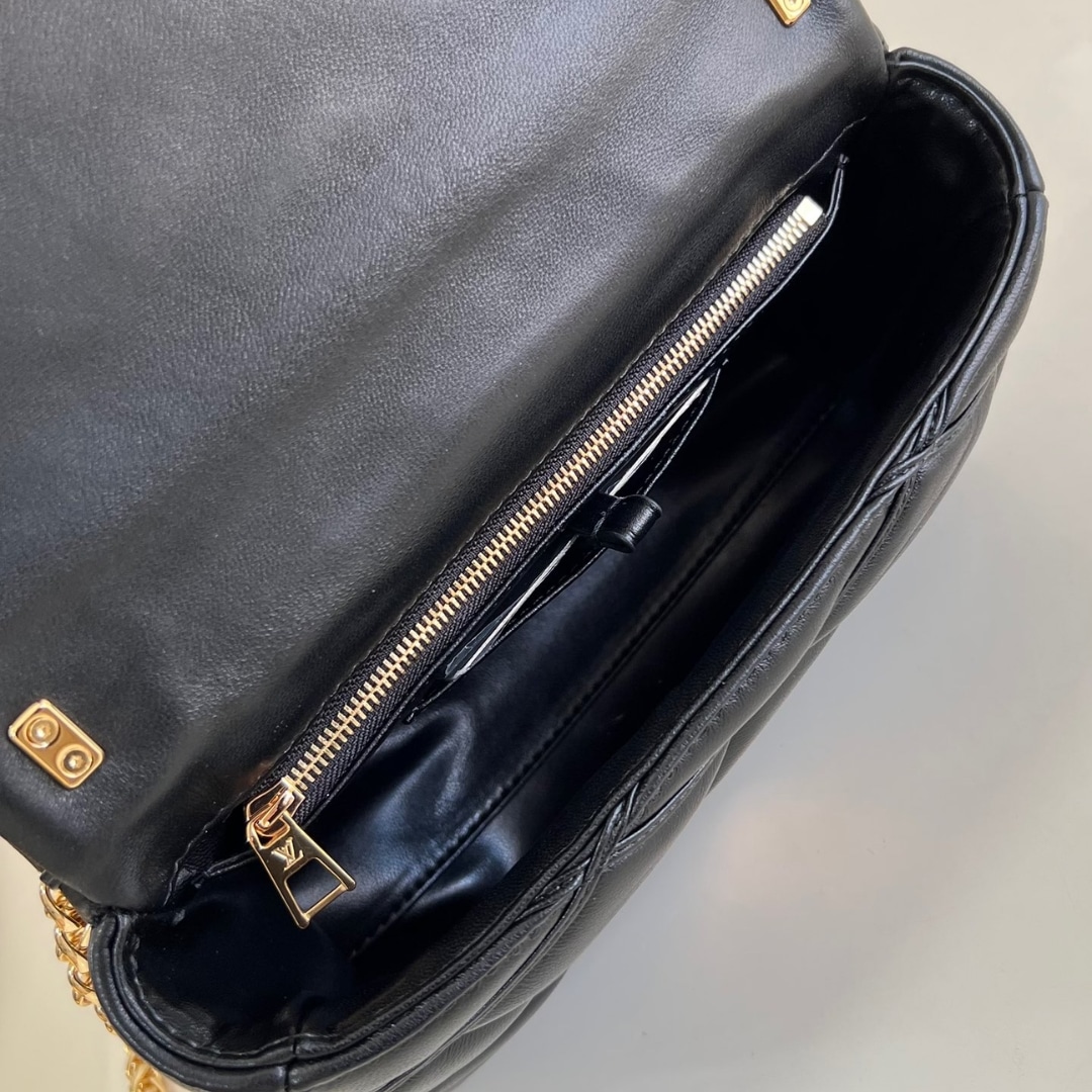 LOUIS VUITTON GO 14 MM BAG BLACK 23CM M22891