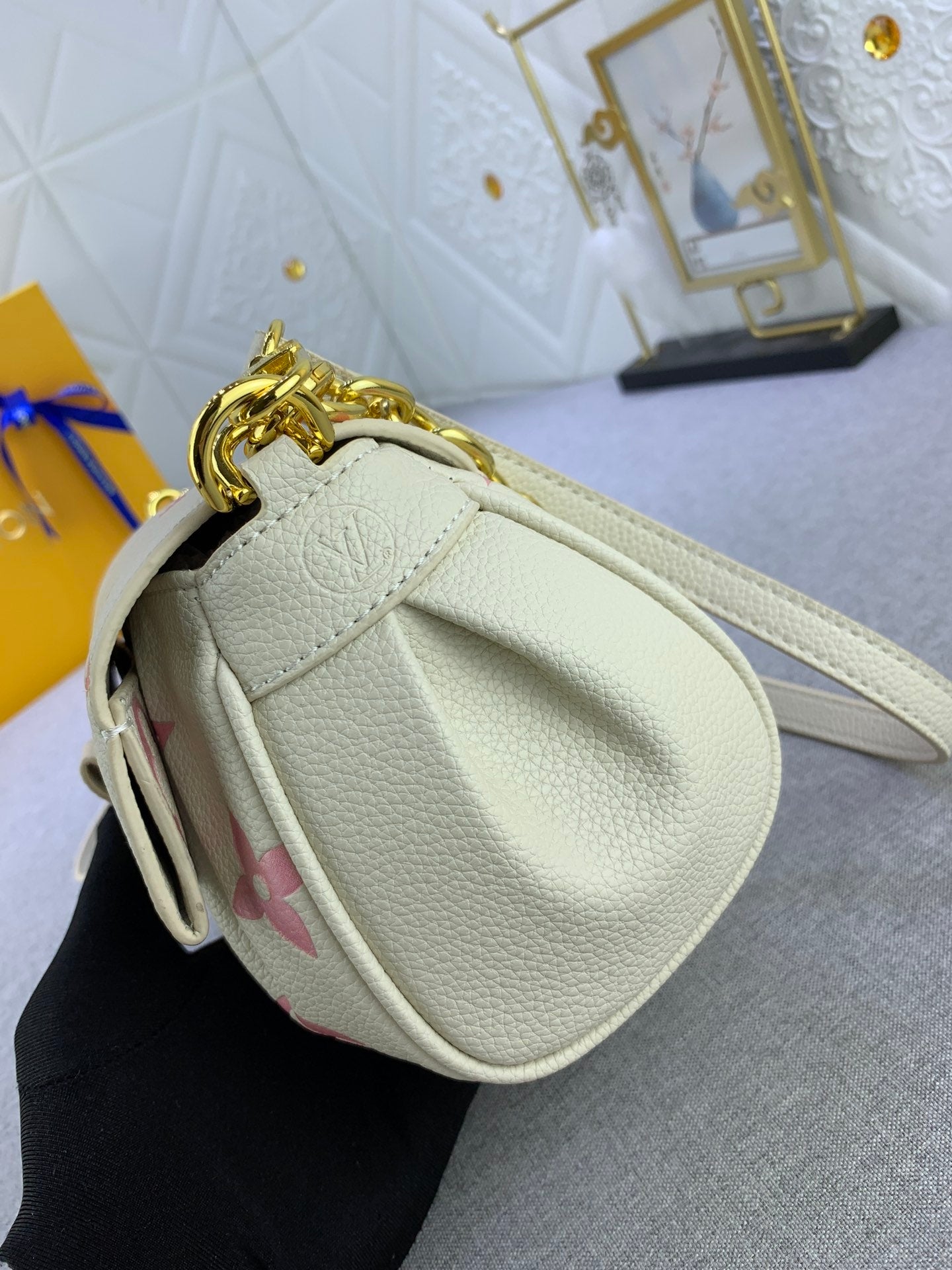 Louis Vuitton Favourite Bag Cream Beige 24Cm