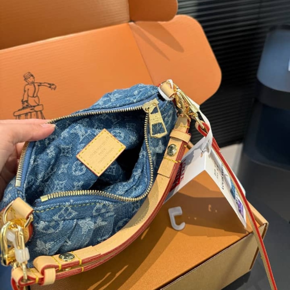 Louis Vuitton Pochette Valley Bag Denim Blue 21Cm M13571