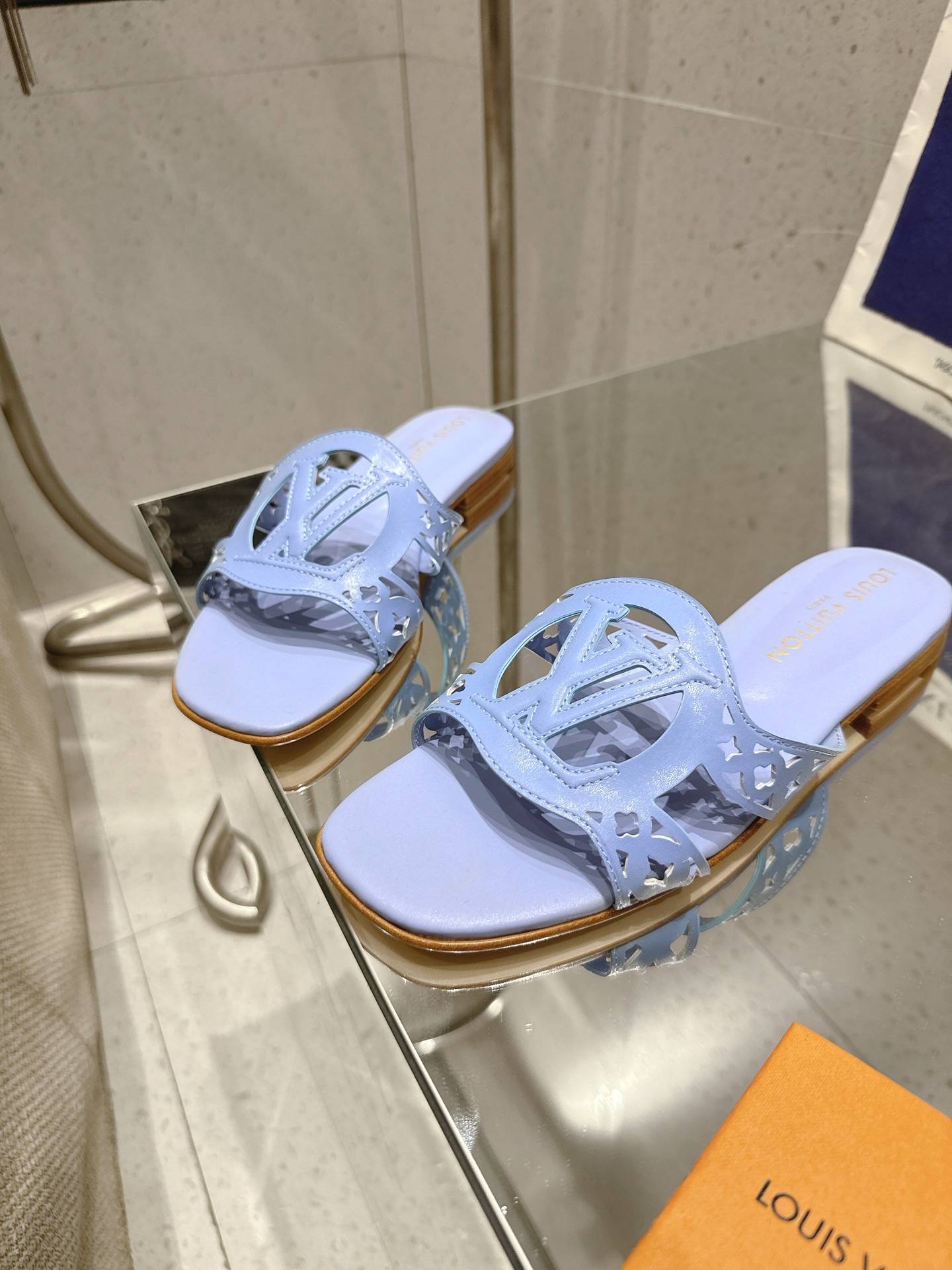Louis Vuitton LV Isola Flat Mule Blue 1AGYQ6