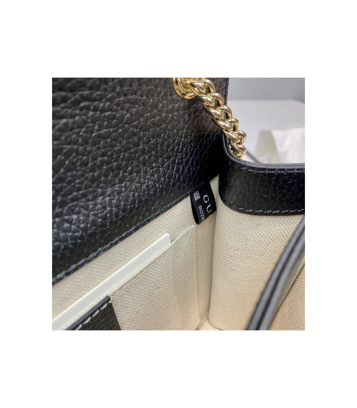 Gucci Interlocking G Chain Crossbody Black Leather 25cm