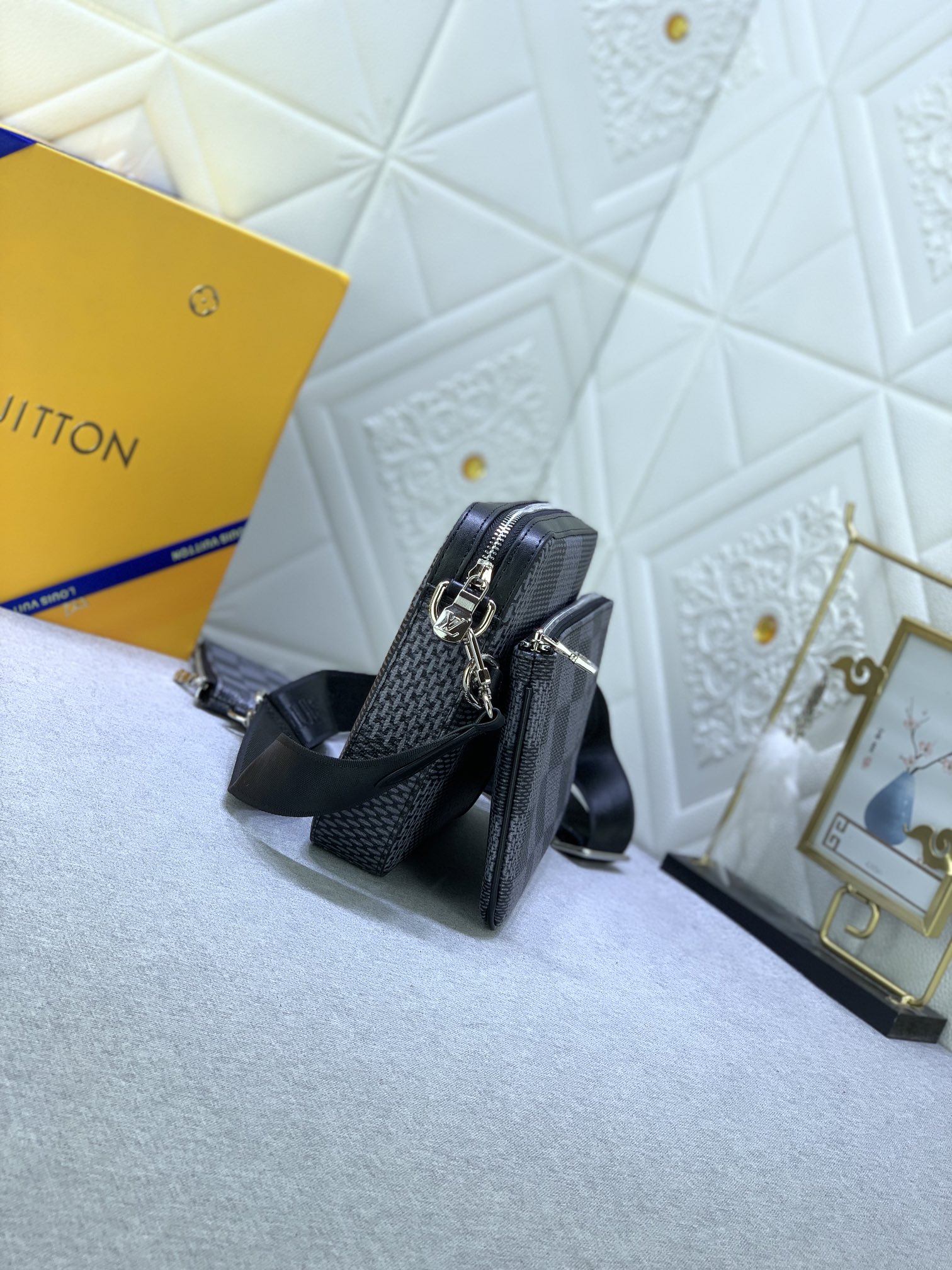 Louis Vuitton Trio Messenger Bag Damier Canvas Black 25Cm N50017