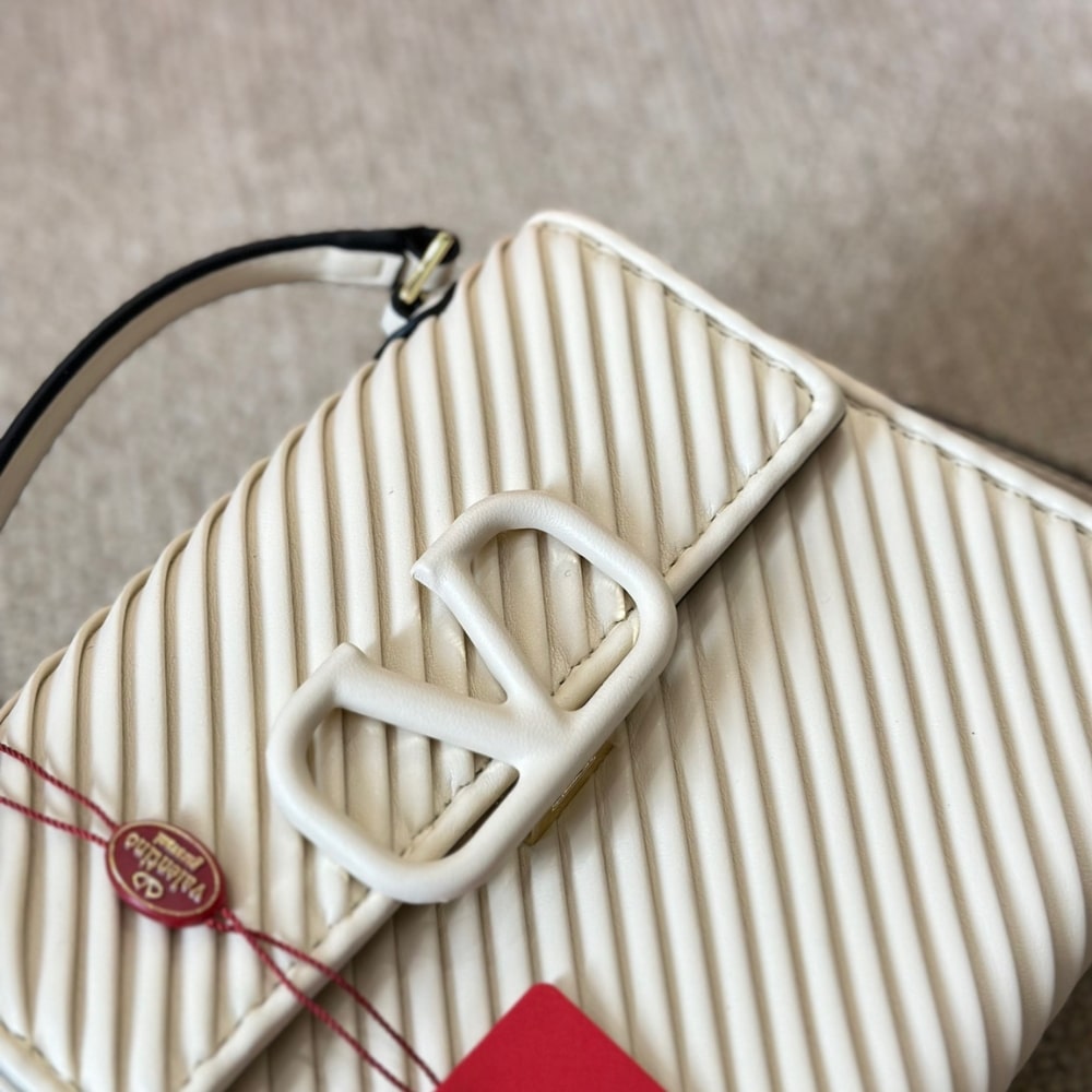 Valentino Garavani Small Vsling Handbag White 20Cm