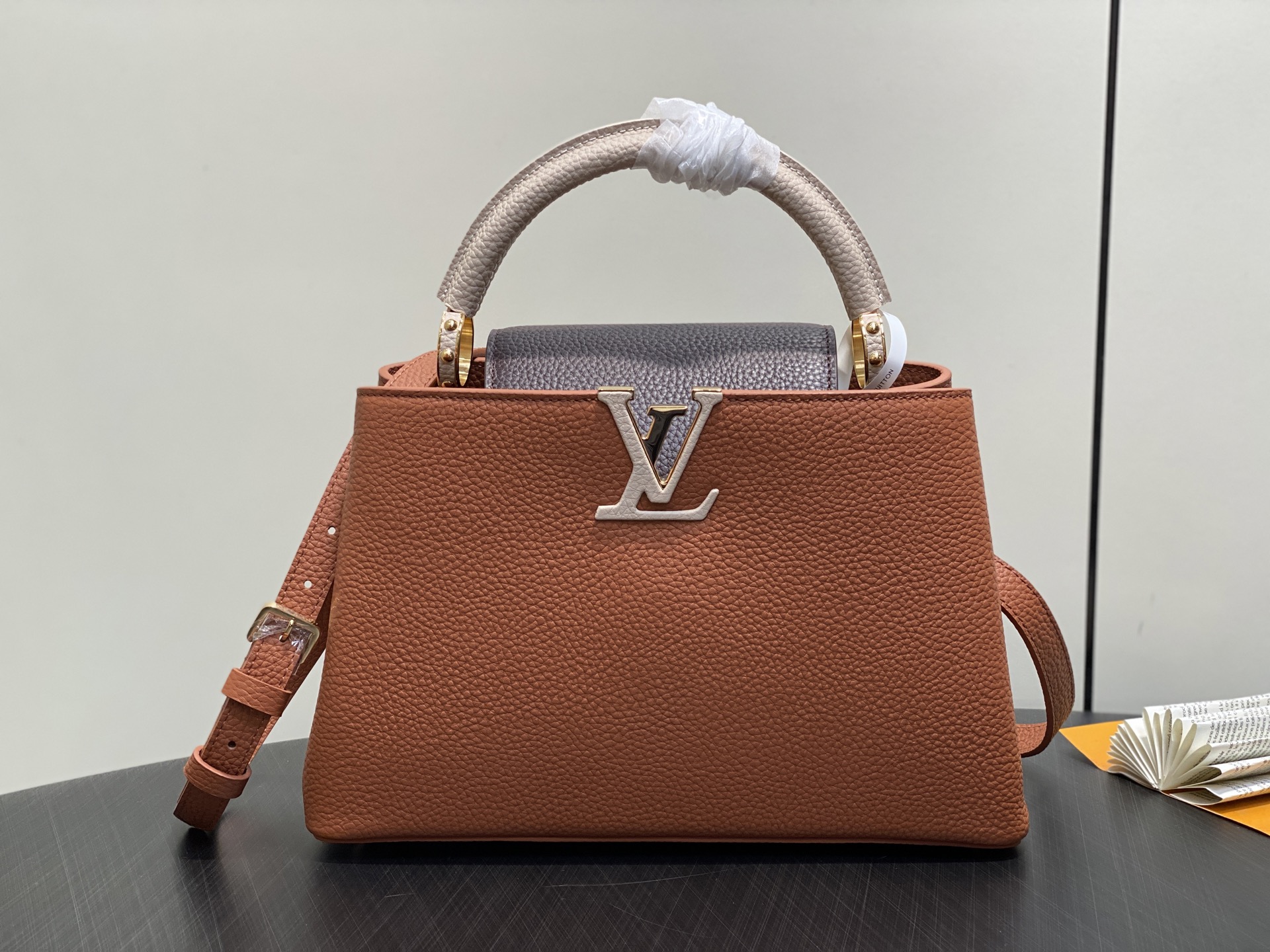 Louis Vuitton Capucines MM M14176 Brown 31.5cm/ 12.2in