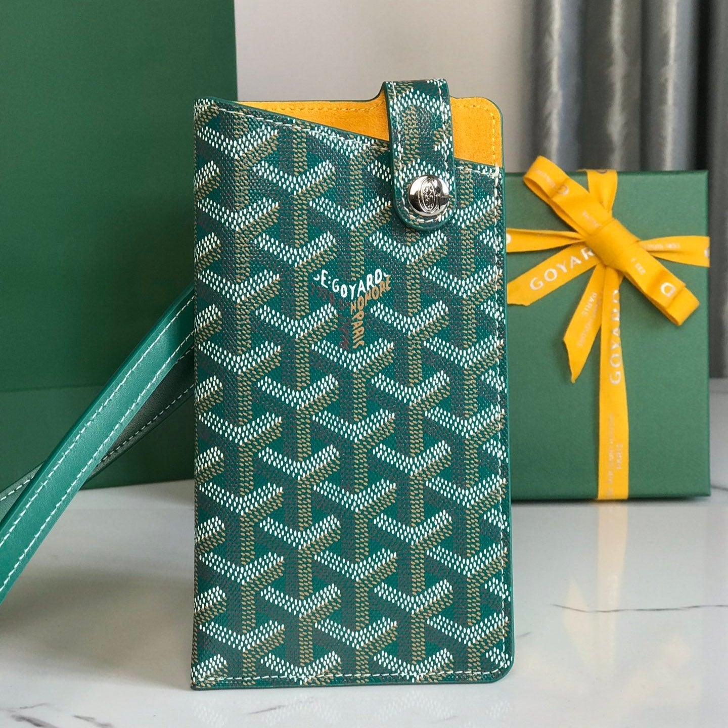 Goyard Montmartre Gm Case 18 Cm Green Goyardine Canvas