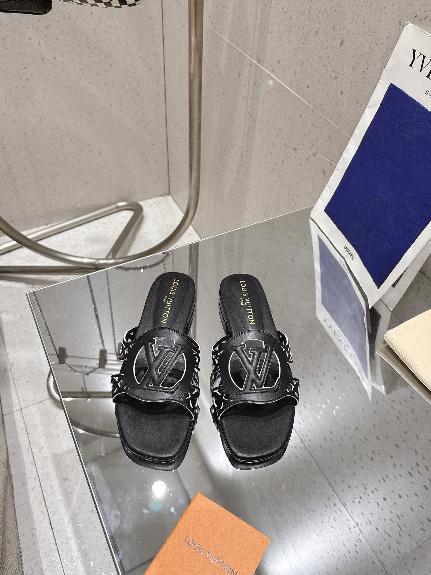 Louis Vuitton LV Isola Flat Mule Black 1AGYOE