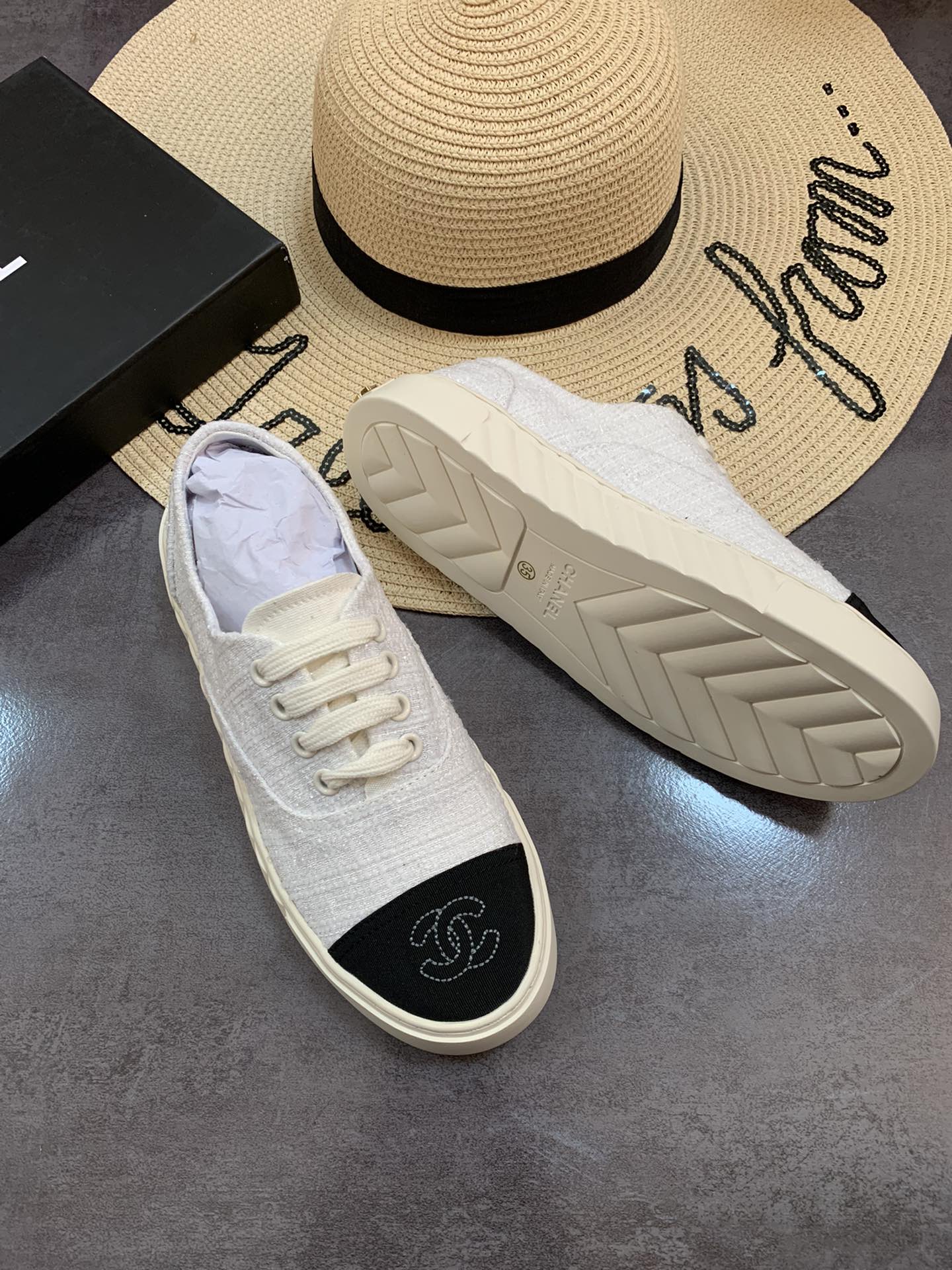 Chanel Cc Sneakers Canvas Mix In White
