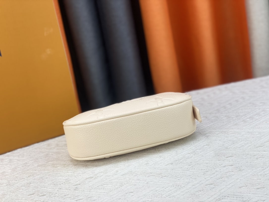 Louis Vuitton Mini Moon White 20Cm M82519