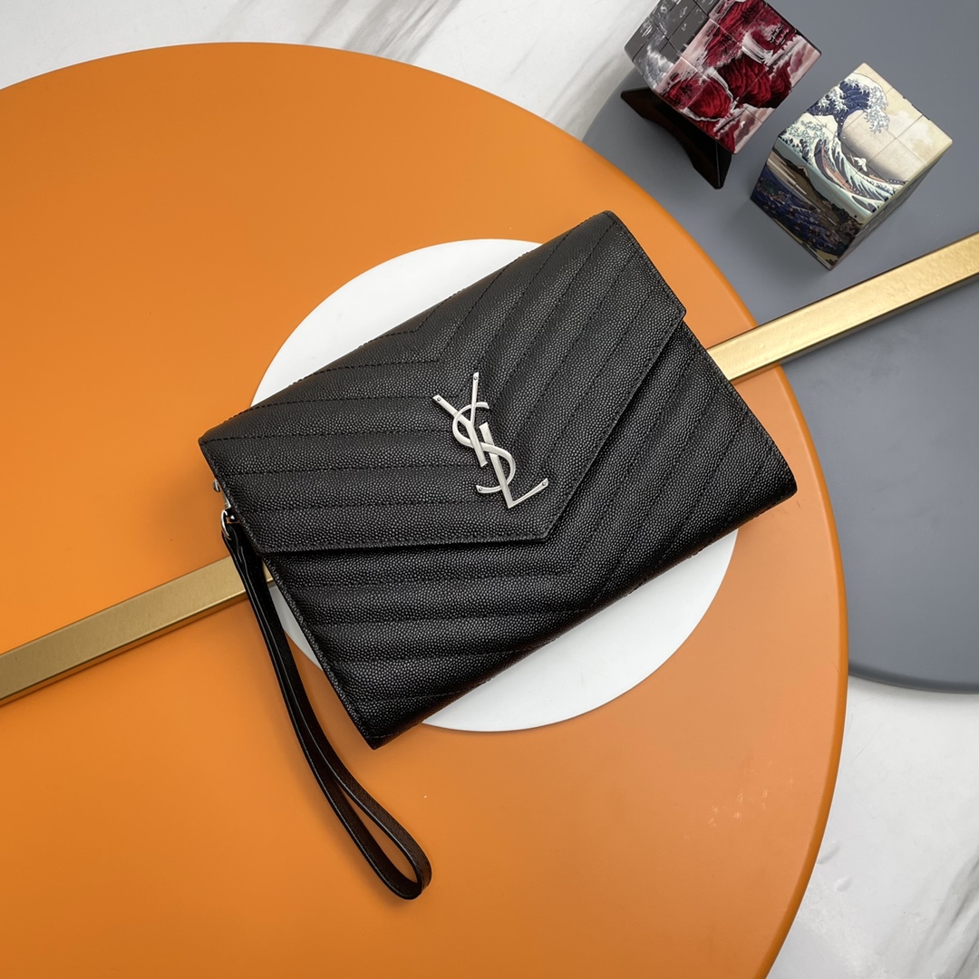 CASSANDRE MATELASSÉ FLAP POUCH --Black