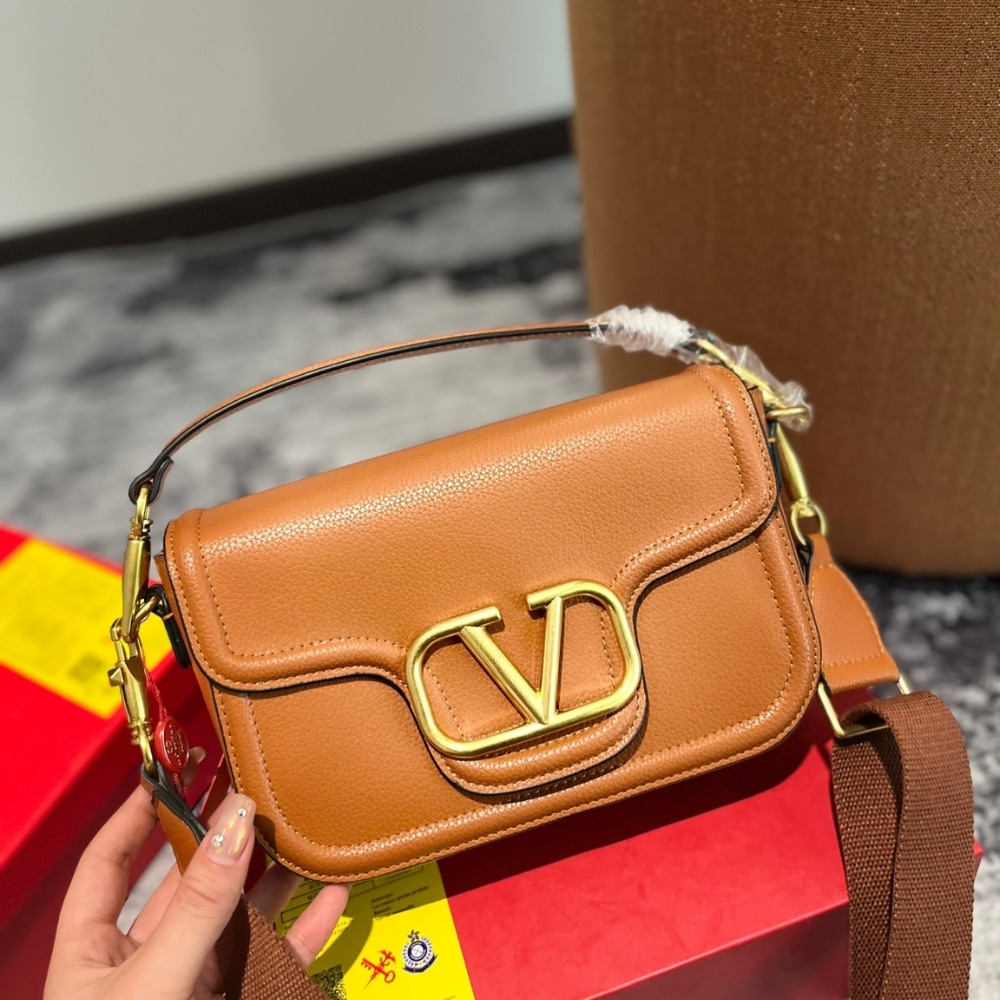Valentino Garavani Alltime Grainy Calfskin Shoulder Bag Almond 23Cm 5W0B0N20Imz Kel