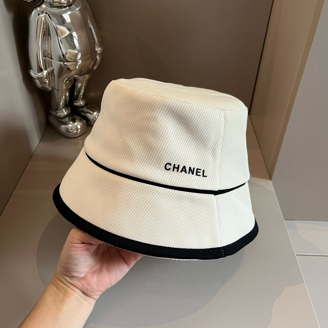 Chanel new bucket hat-White