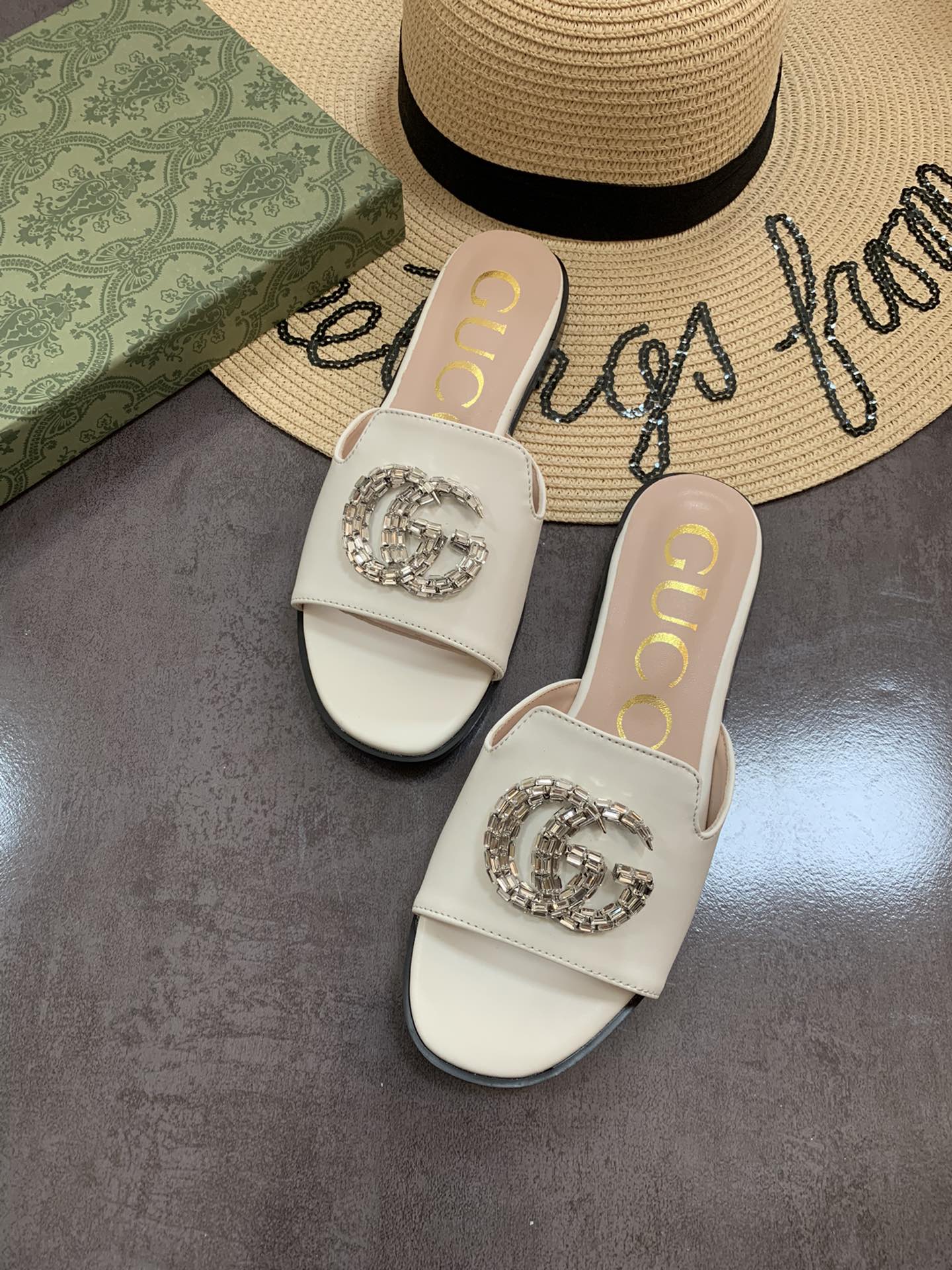 Gucci Double G Slippers Leather Beaded In White