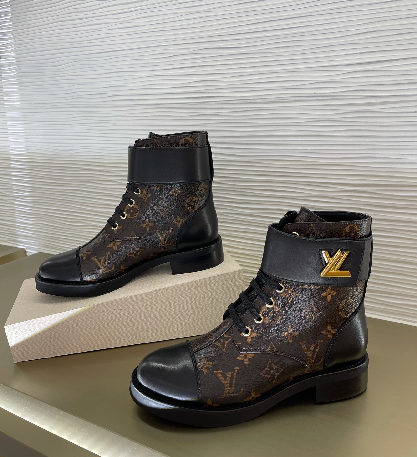Louis Vuitton Wonderland Flat Ranger 1A2Q3Q Brown