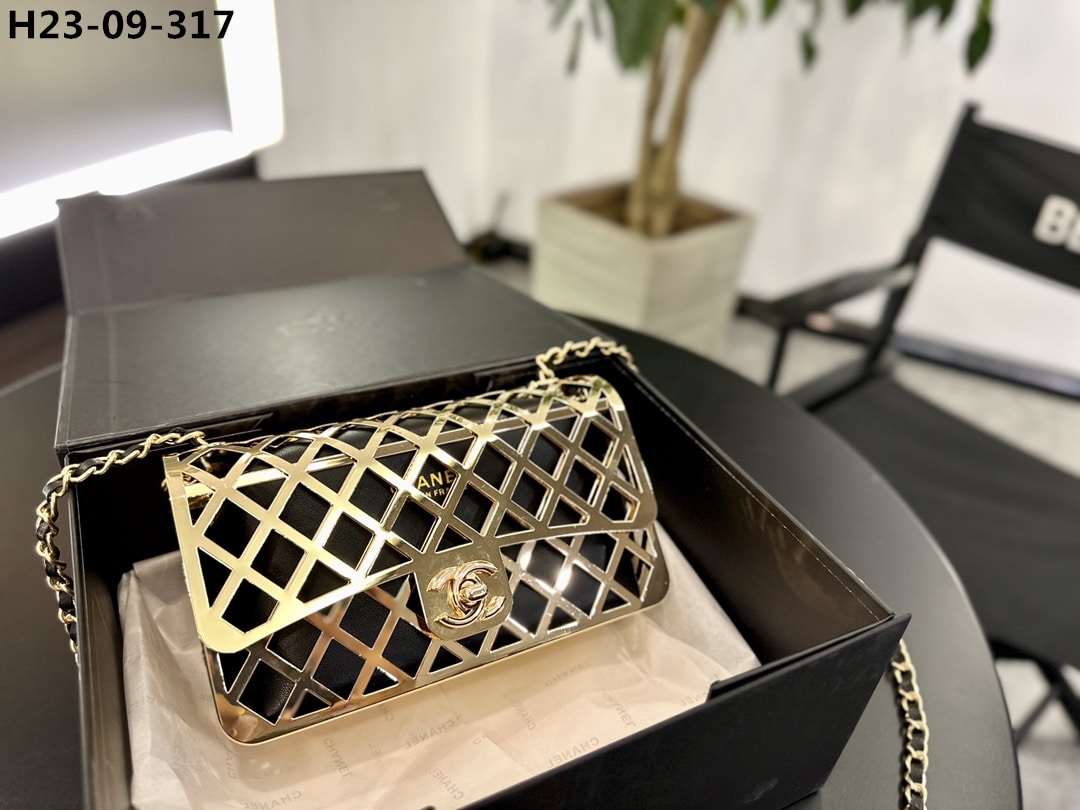 Chanel Metallic Diamond Lined Black Leather Chain Flap Bag Gold 18Cm As2514 B05552 Nc533