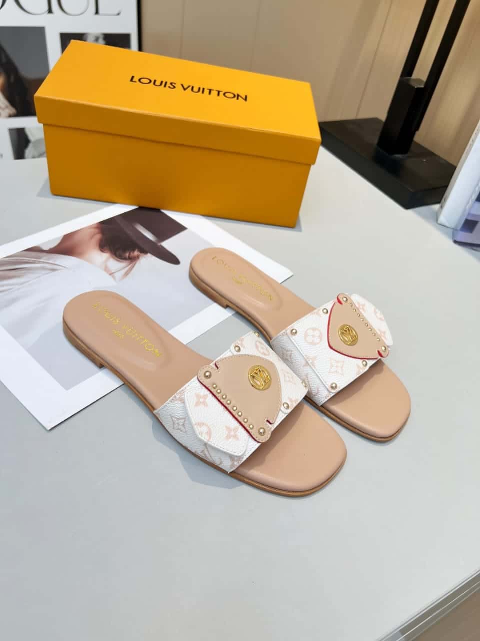 Louis Vuitton Lv Frame Flat Mule 1Acxii