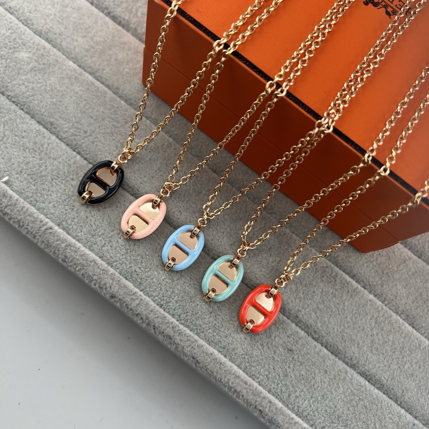 Epoxy gold pendant necklace