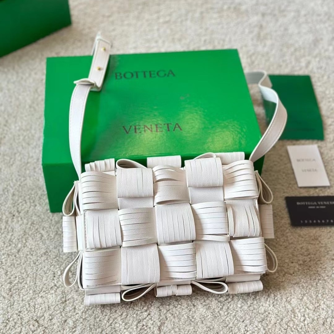 Bottega Veneta Fringe Bag White 22Cm