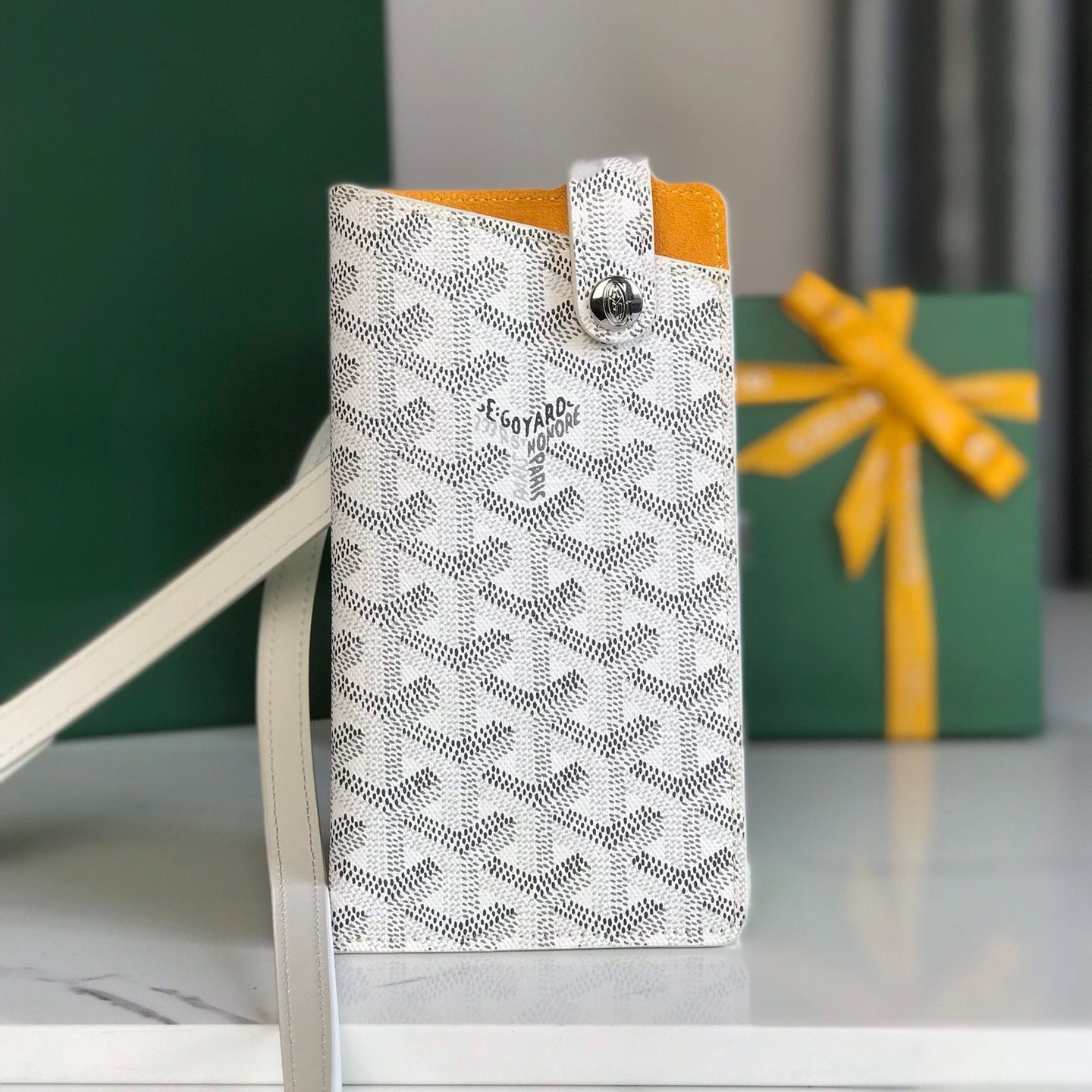 Goyard Montmartre Gm Case 18 Cm White Goyardine Canvas