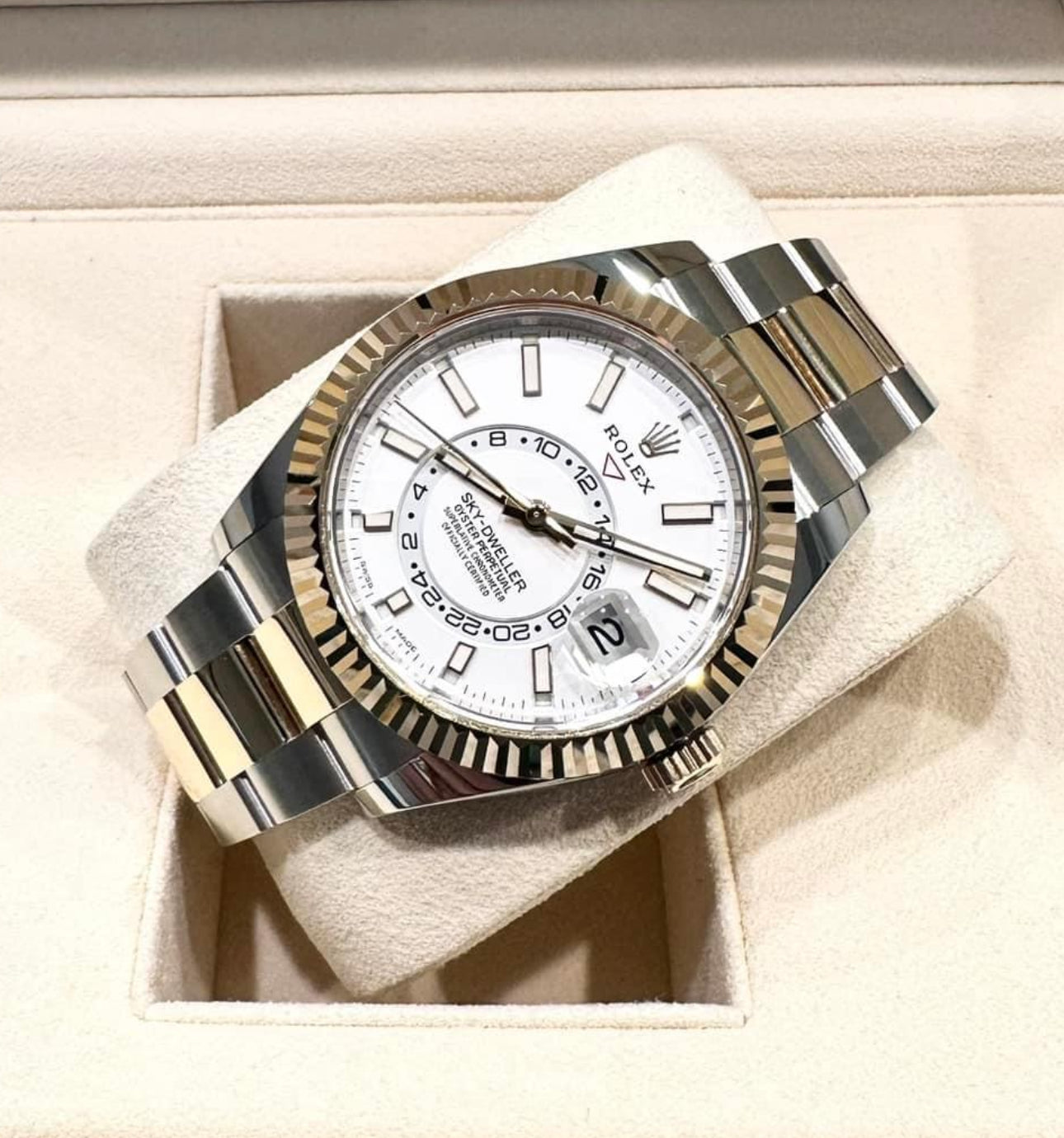 Rolex Sky-Dweller 42 mm Intense white Dial 336933