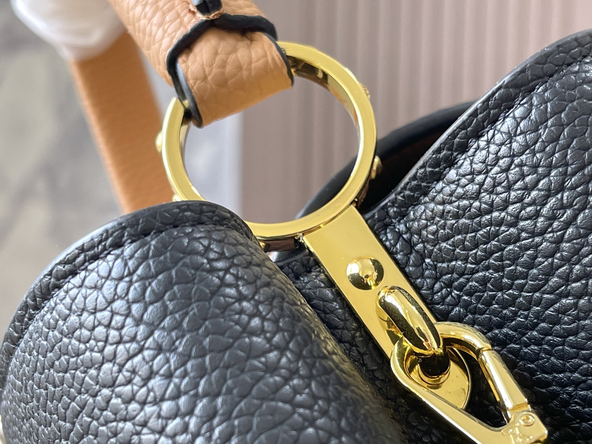 Louis Vuitton Capucines Mm Black 27Cm M59466