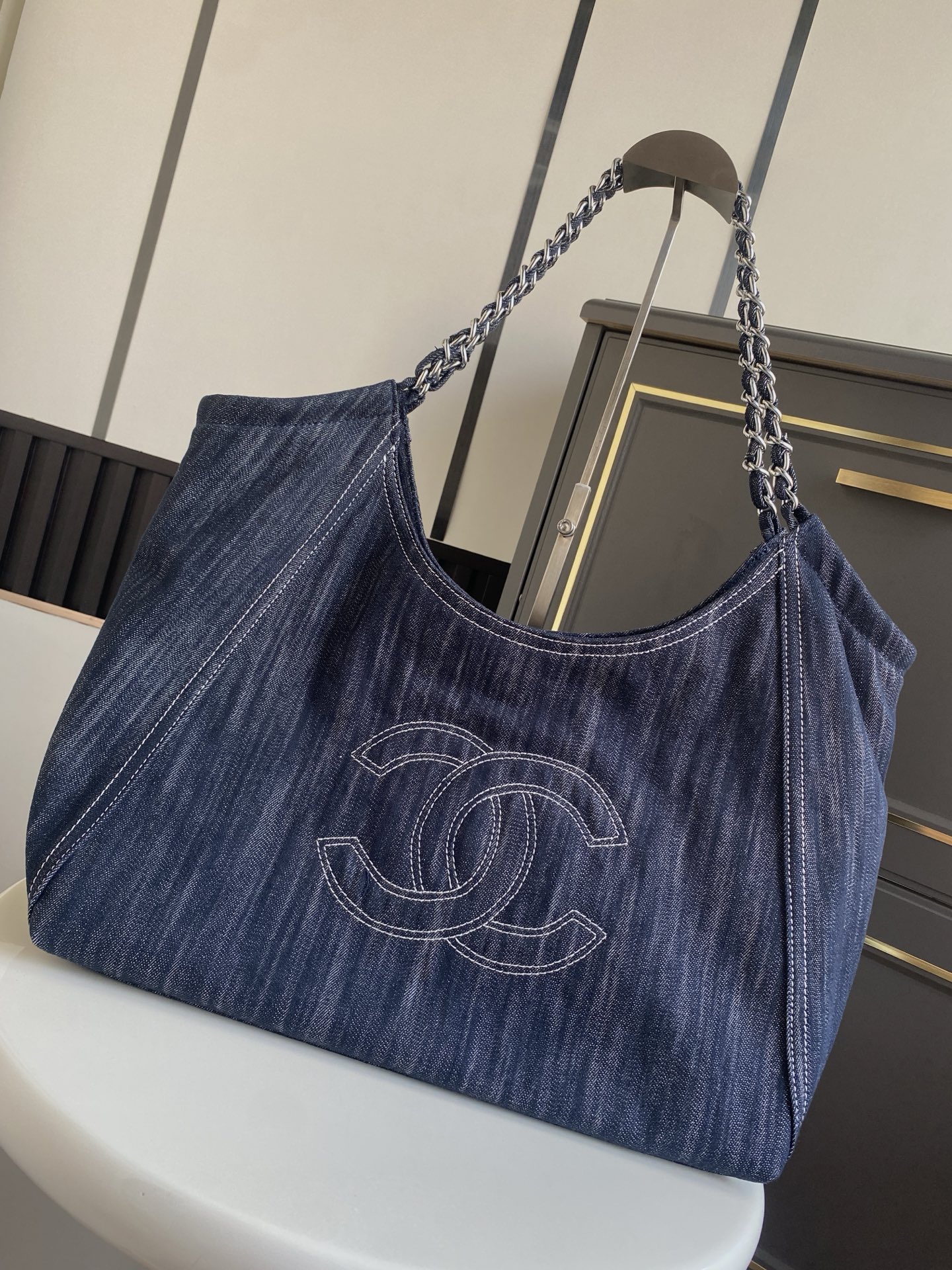 Large Hobo Bag in Denim（Classic Blue Denim）