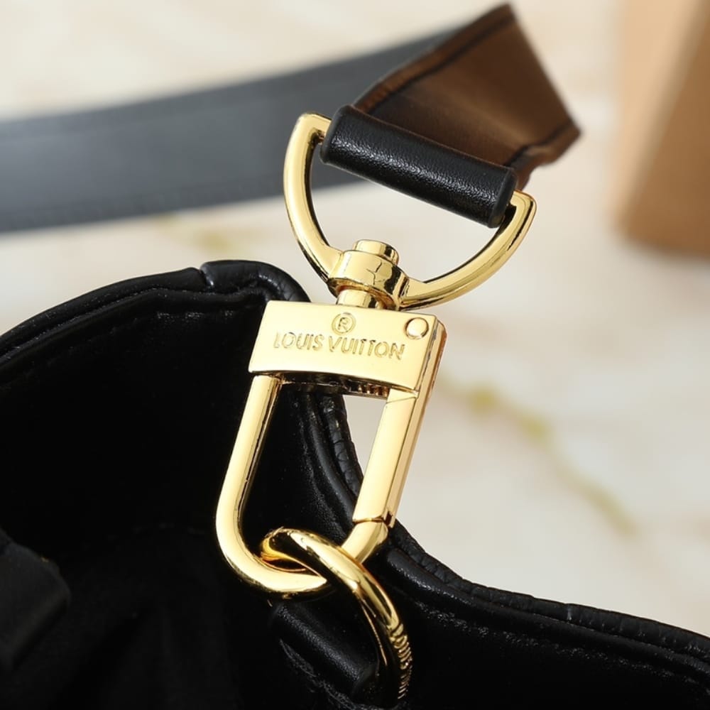 Louis Vuitton Avenue PM Black 30Cm M25577