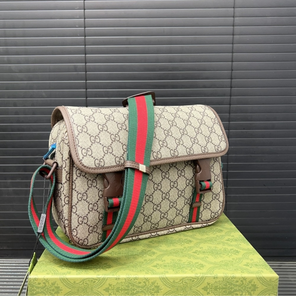 Gucci Gg Supreme Canvas Small Messenger Bag Beige Ebony 23Cm