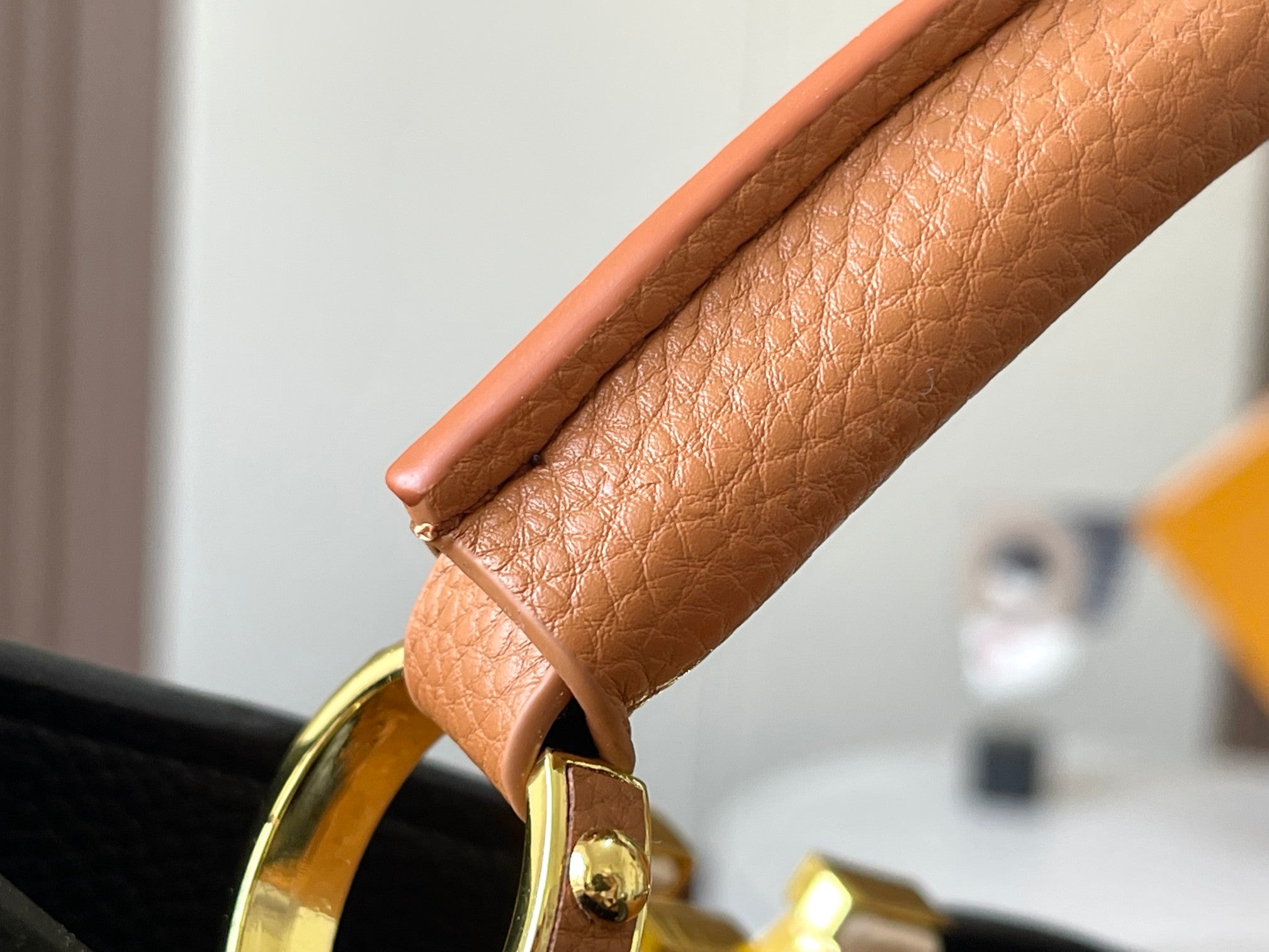 Louis Vuitton Capucines Mm 31Cm