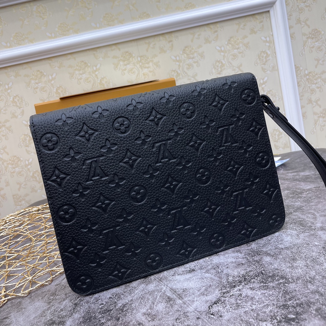 Louis Vuitton S Lock A4 Pouch Black 28Cm M80582