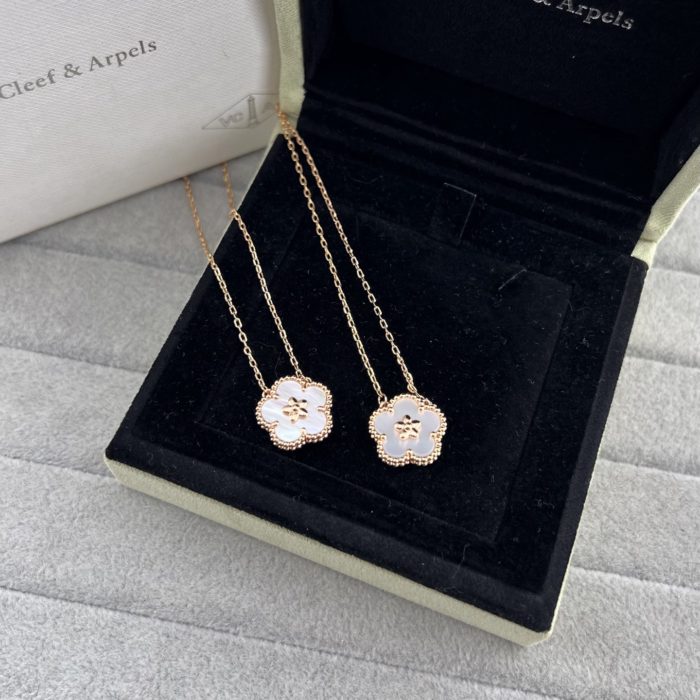 Lucky Spring Necklace（Mother of Pearl）