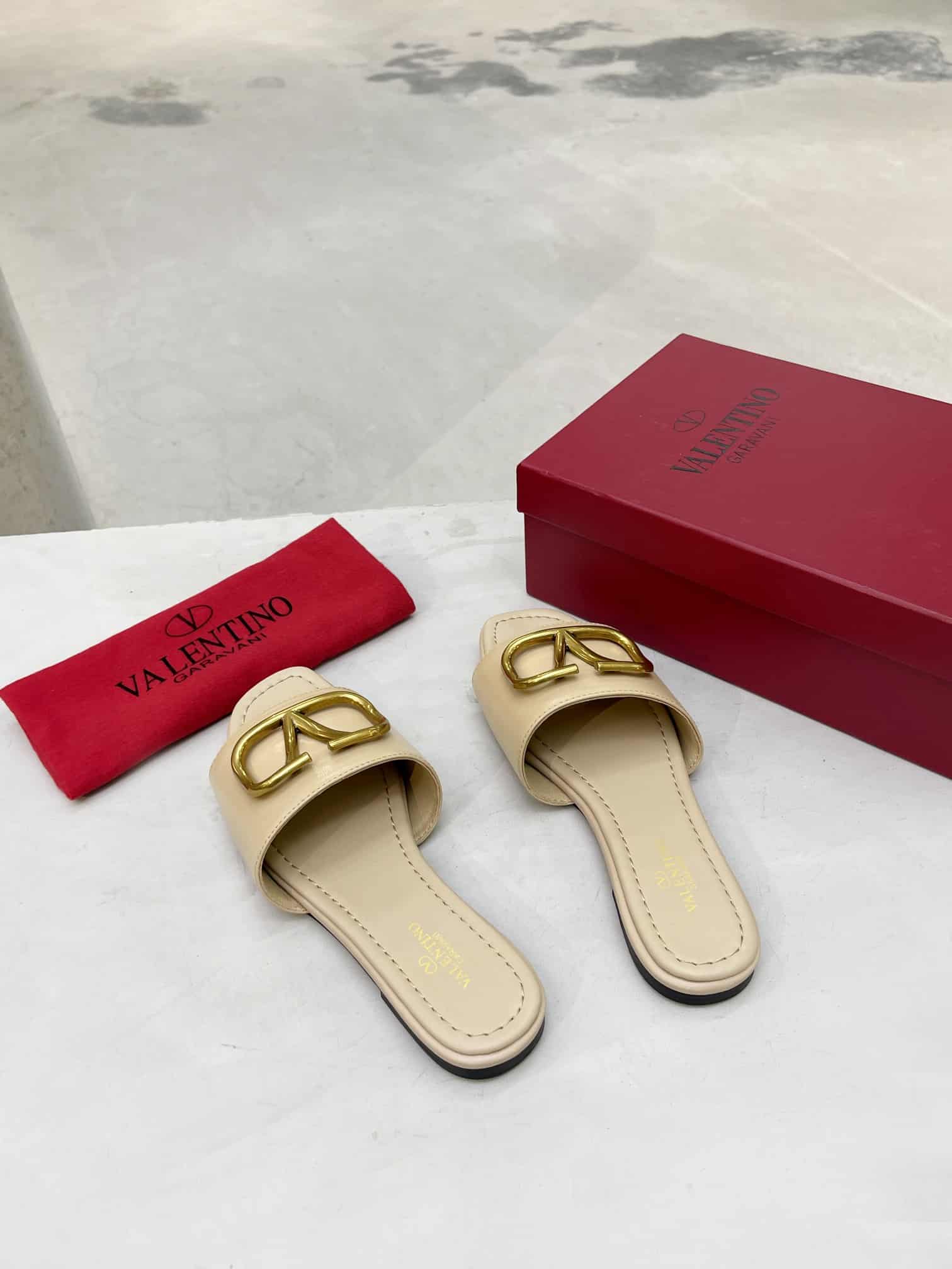 Valentino Garavani VLogo Signature Slide Sandal Beige