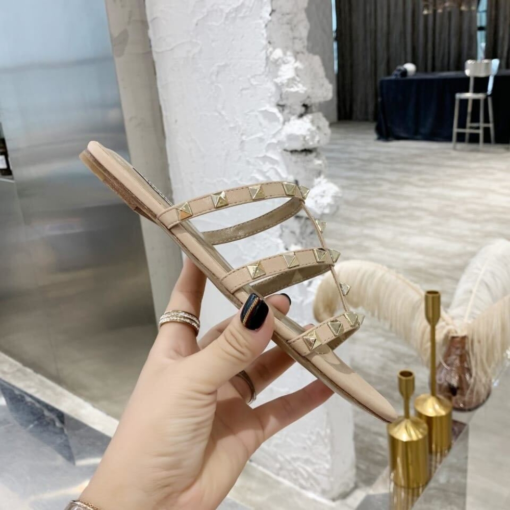 Valentino Garavani Rockstud Flat Slide Sandal Beige 5W2S0C49Vod P45
