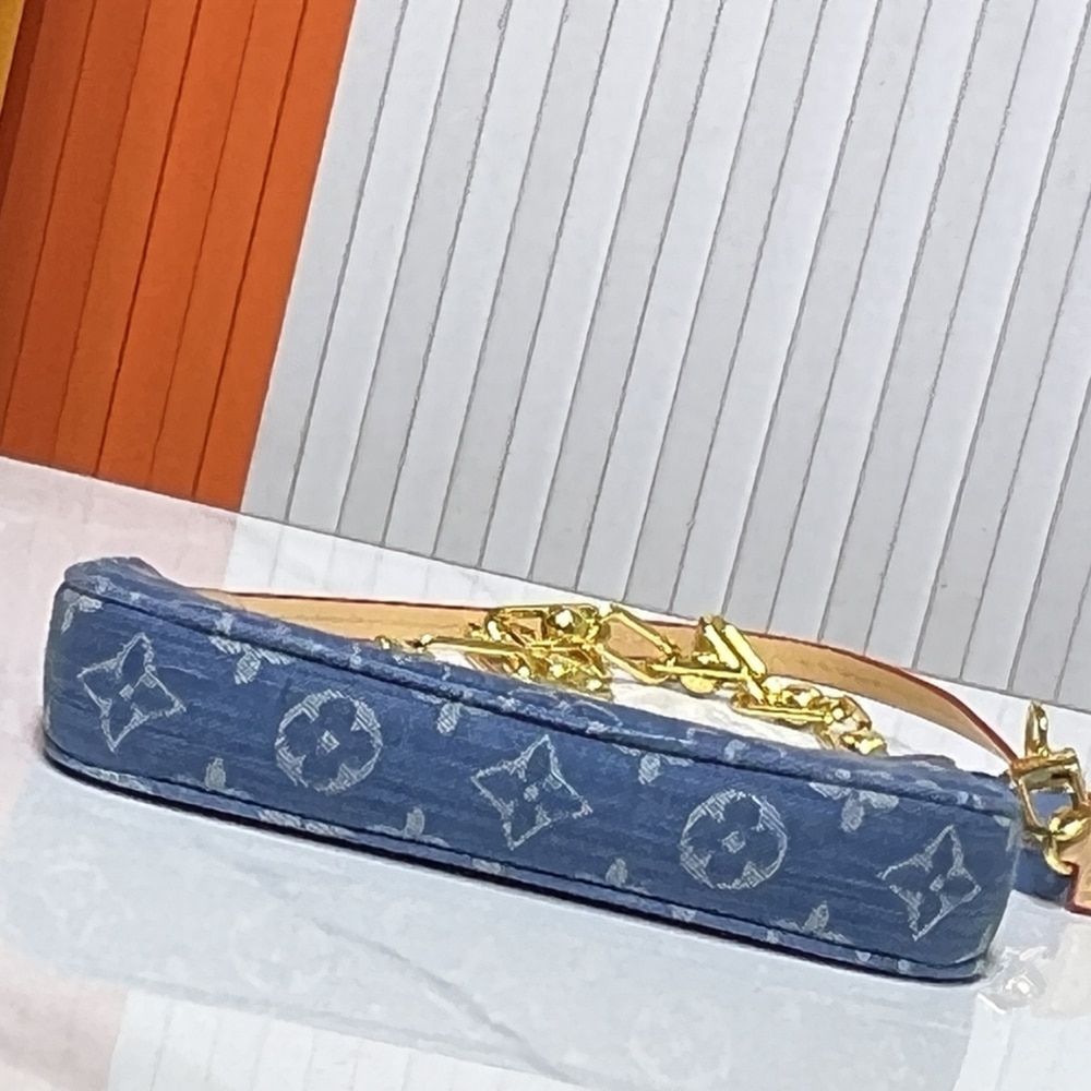 Louis Vuitton Pochette Accessoires Washed Denim Blue 22Cm