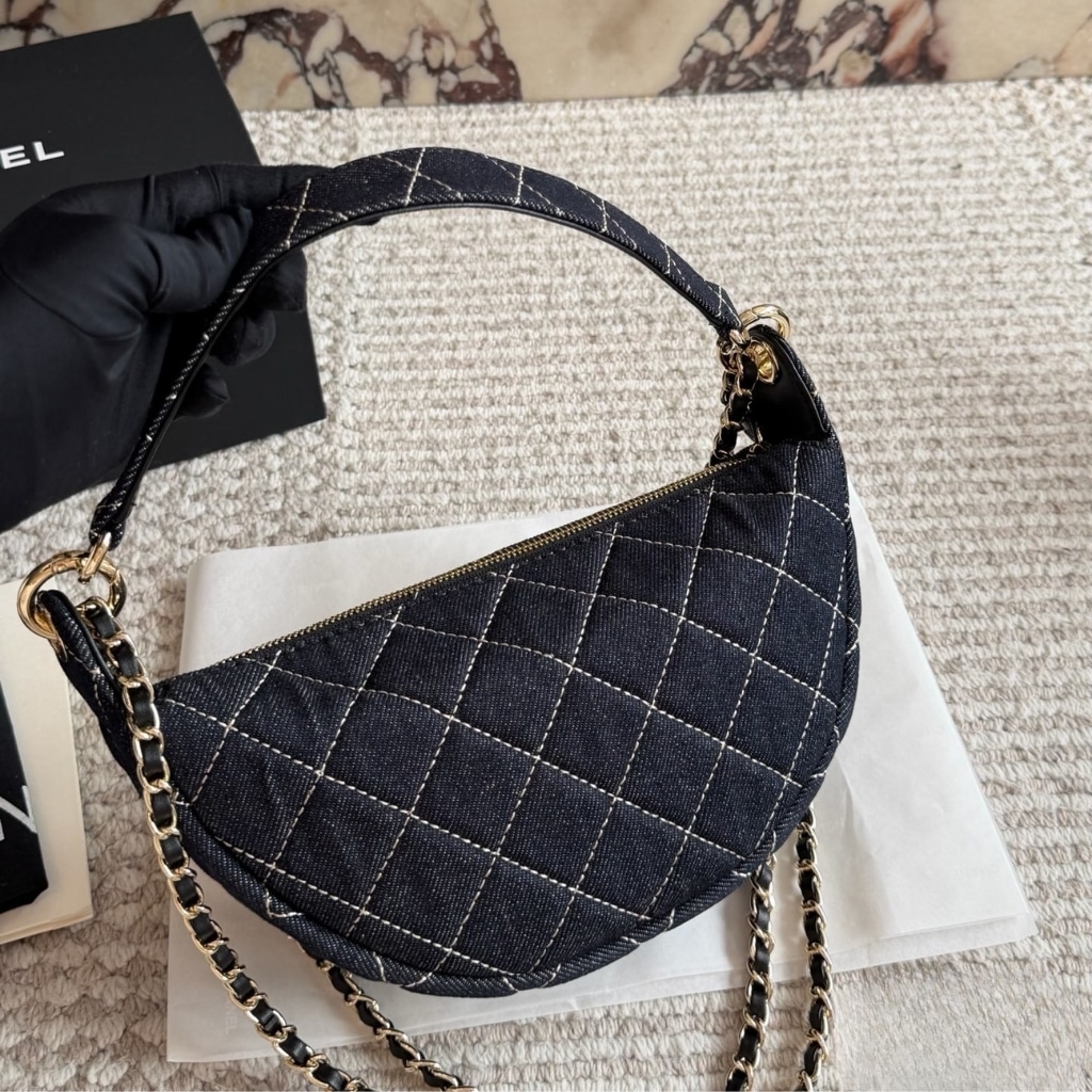 Chanel Clutch With Chain Denim And Gold Tone Metal Dark Blue 22cm AP5094 B23492 U7663